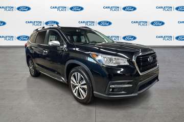 Touring w/ Captain's Chairs   AWD  SUNROOF  NAV