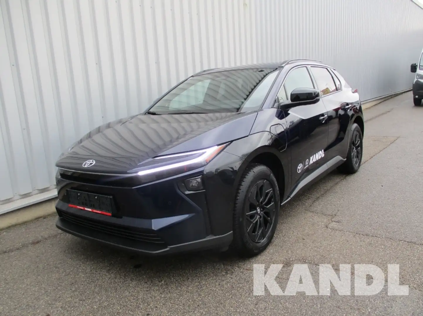 Toyota bZ4X Elektro 73kWh Blau - 1