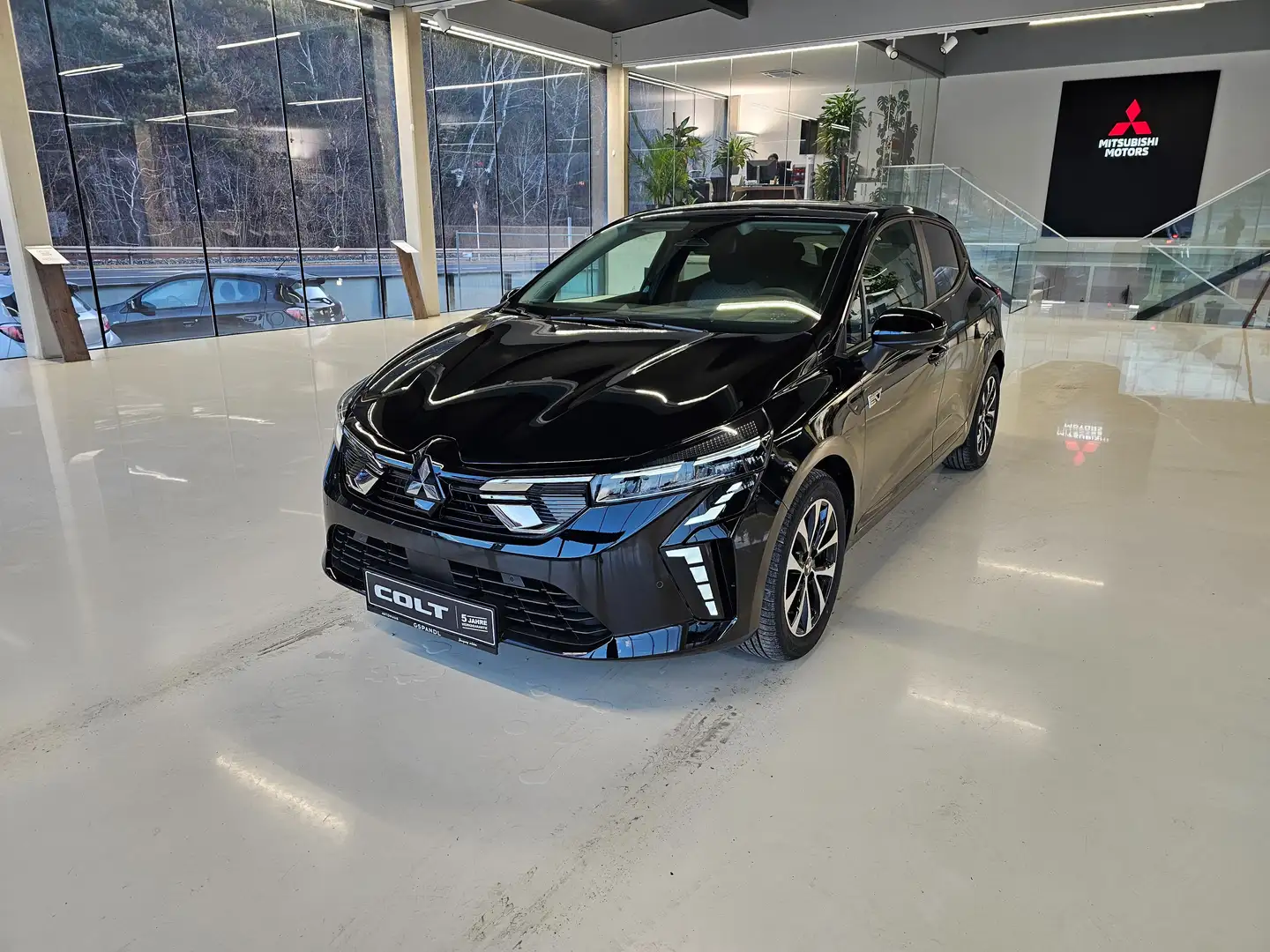 Mitsubishi Colt 1,6 HEV Invite Schwarz - 1