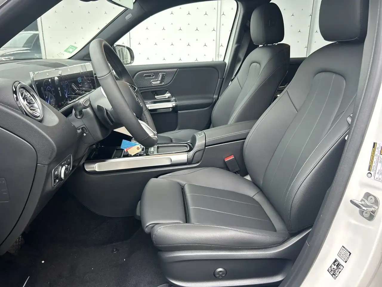 Mercedes-Benz EQB снимка Mercedes-Benz EQB