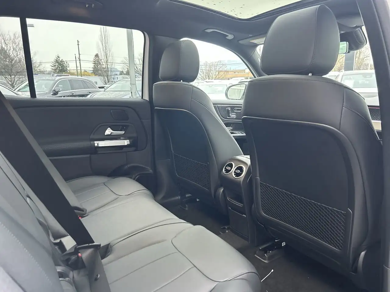Mercedes-Benz EQB снимка Mercedes-Benz EQB