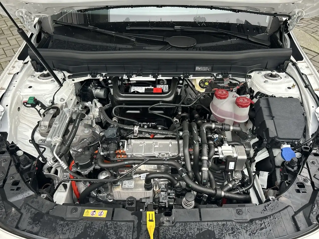 Mercedes-Benz EQB снимка Mercedes-Benz EQB