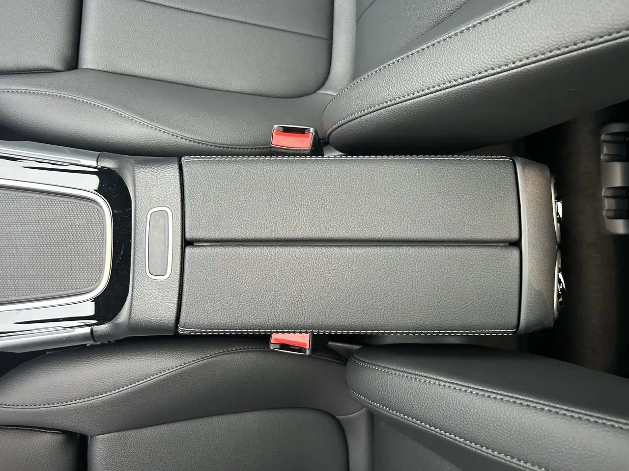 Mercedes-Benz EQB снимка Mercedes-Benz EQB
