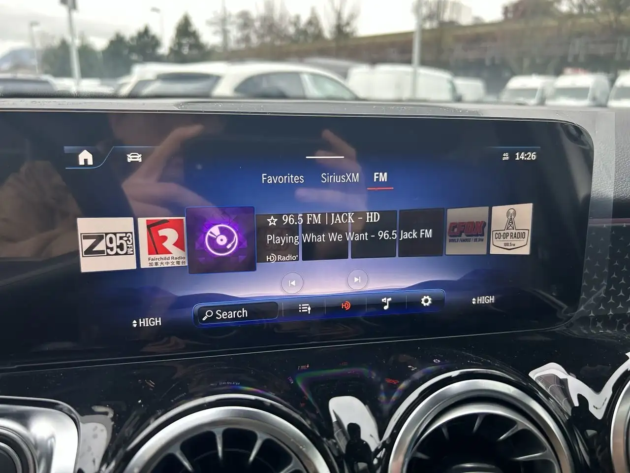 Mercedes-Benz EQB снимка Mercedes-Benz EQB