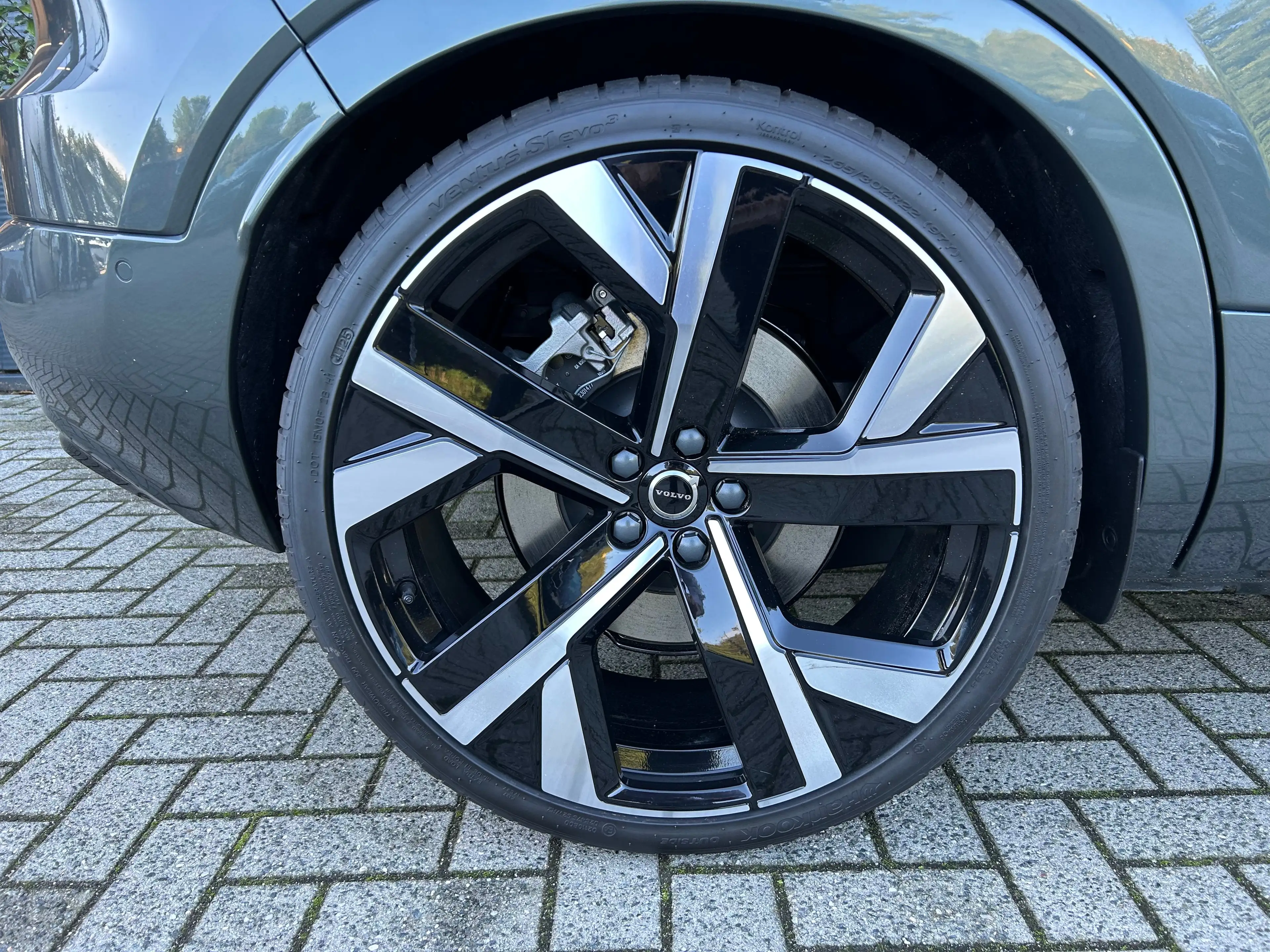 Volvo EC40 Twin Motor Ultra Europa 82 kWh | Meegespoten bumpe — photo 4