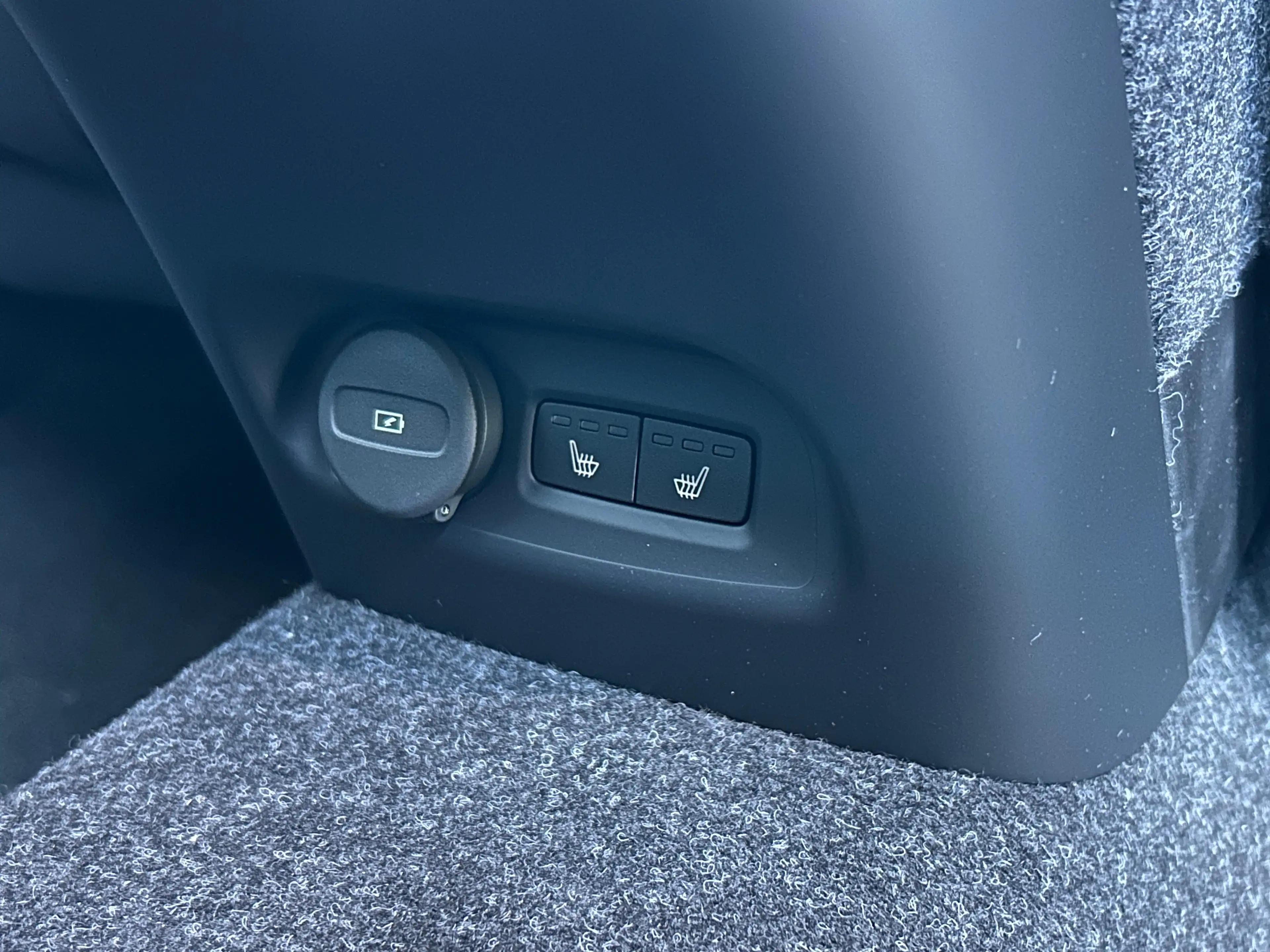 Volvo EC40 Twin Motor Ultra Europa 82 kWh | Meegespoten bumpe — photo 25