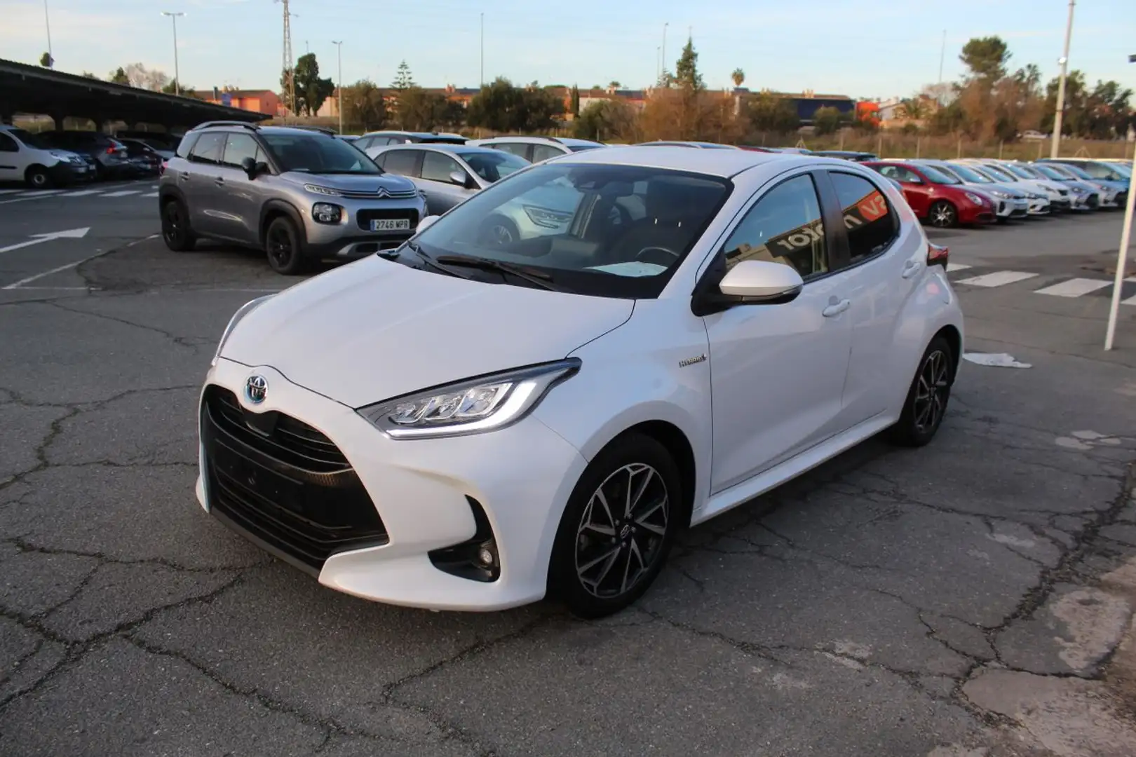 Toyota Yaris 1.5 120H Style Wit - 1