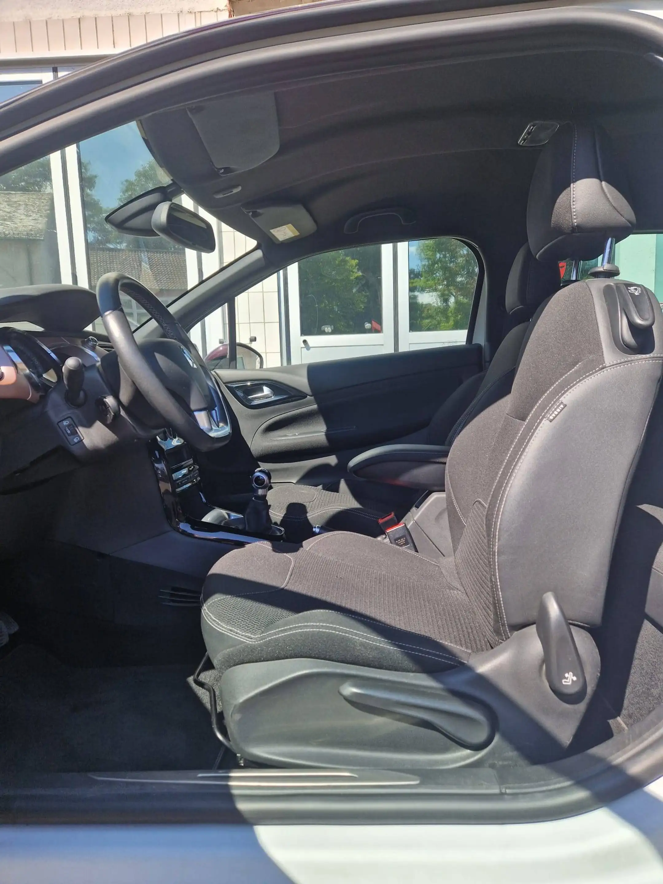DS Automobiles DS 3 Givenchy Le MakeUp — photo 12