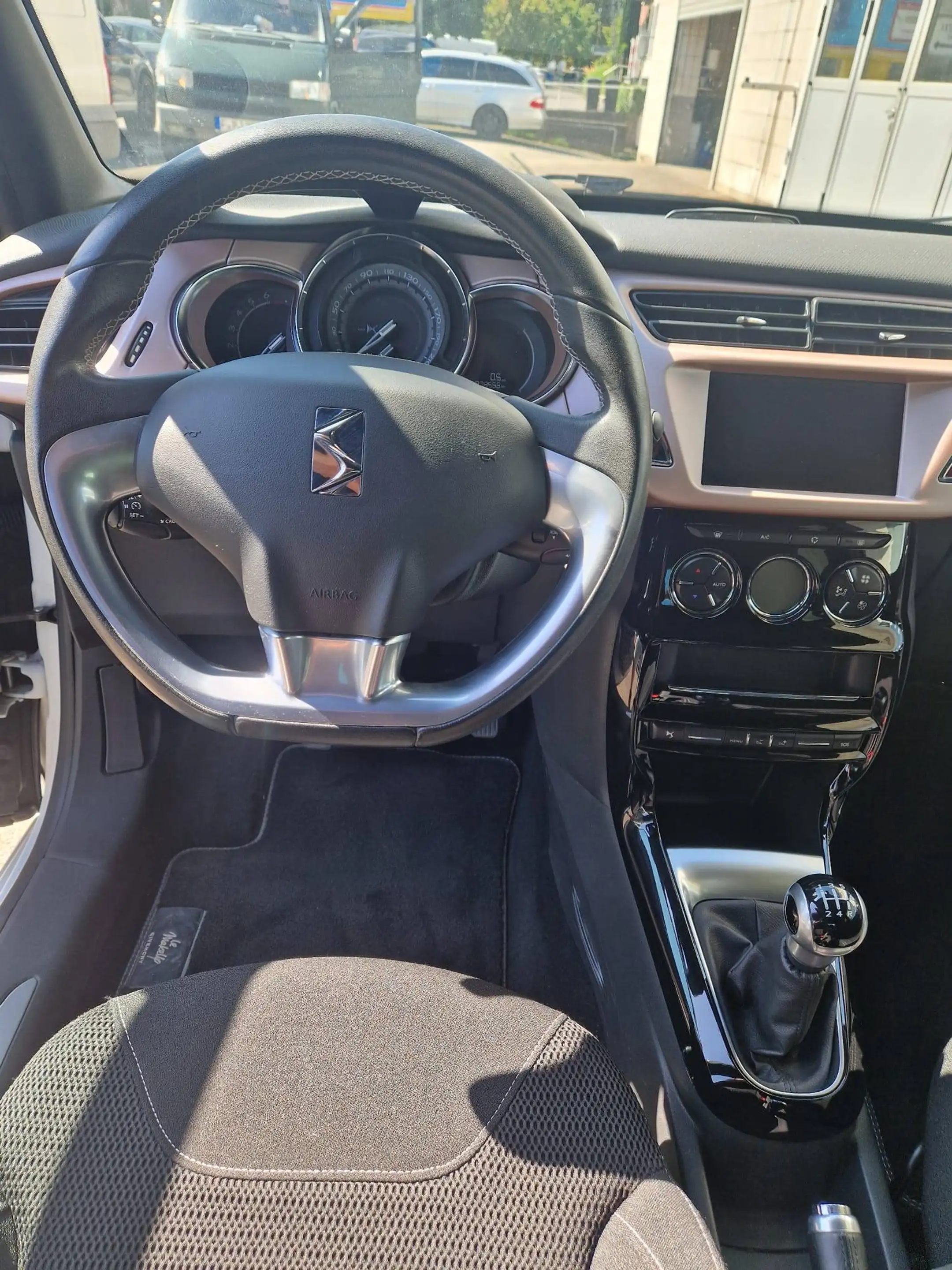 DS Automobiles DS 3 Givenchy Le MakeUp — photo 9