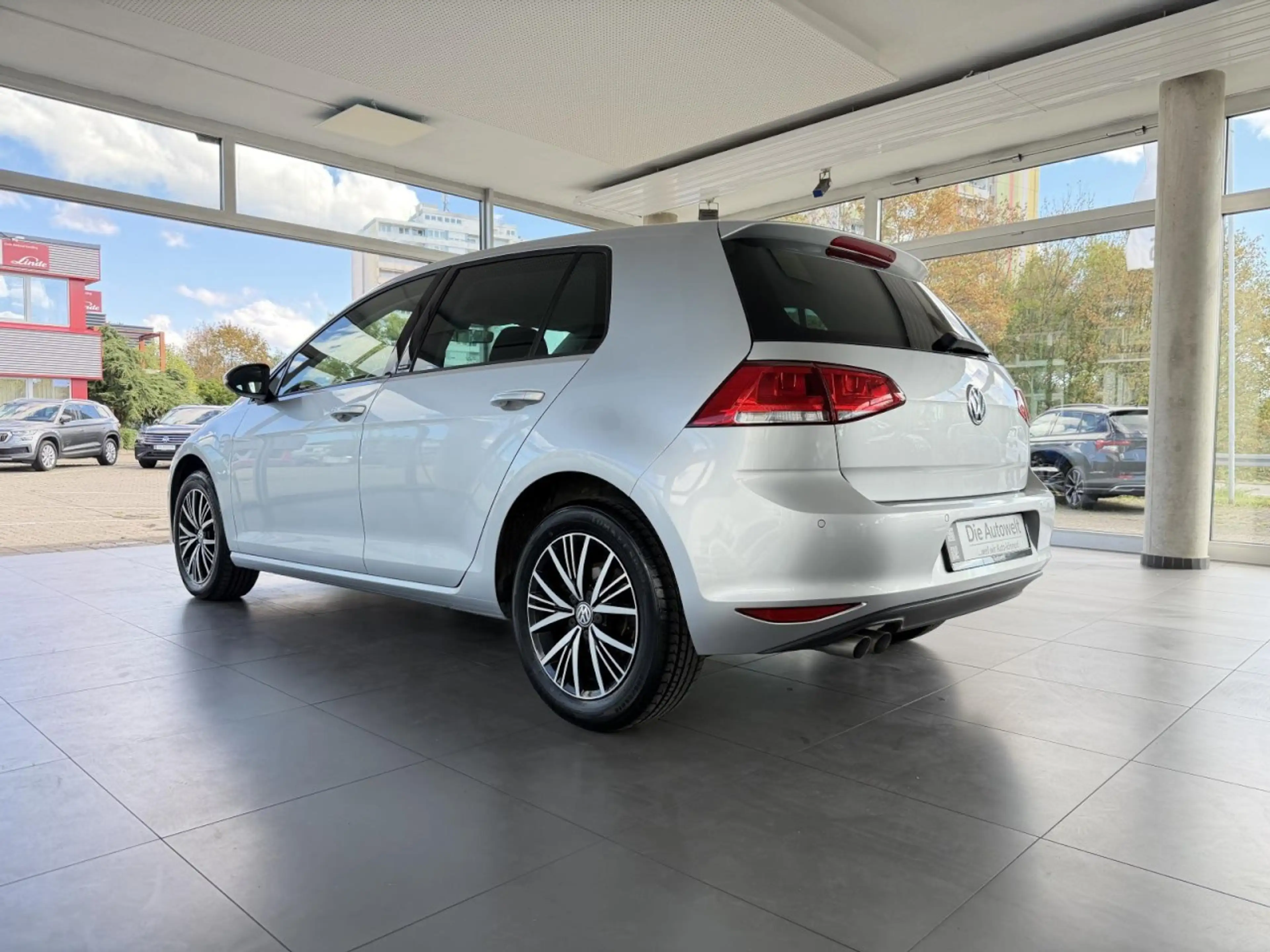 Volkswagen Golf VII Lim. Allstar 2.0 TDI NAVI SHZG PDC KLIMA — photo 4