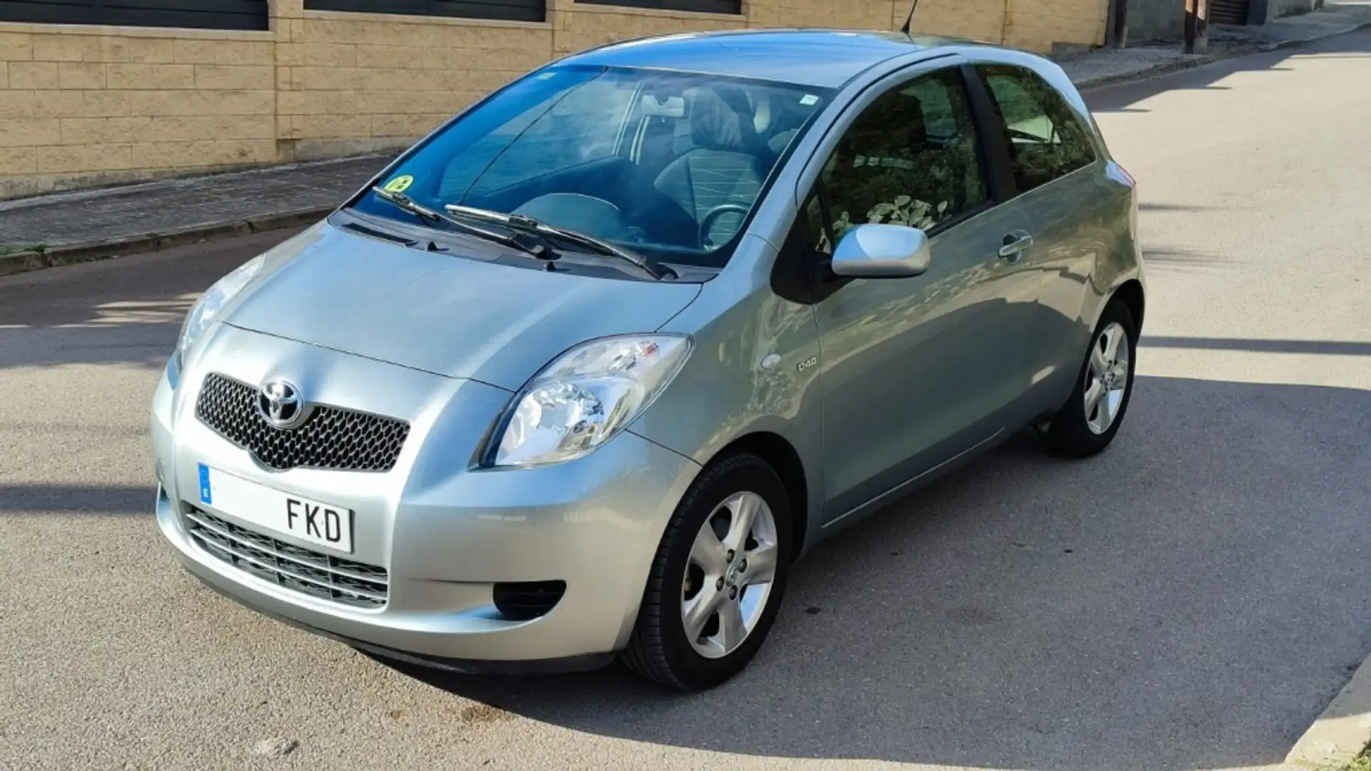 Toyota Yaris 1.4D-4D Luna Plateado - 1