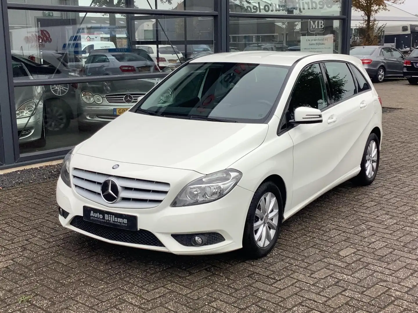 Mercedes-Benz B 180 automaat, cruise, nette auto, White - 2