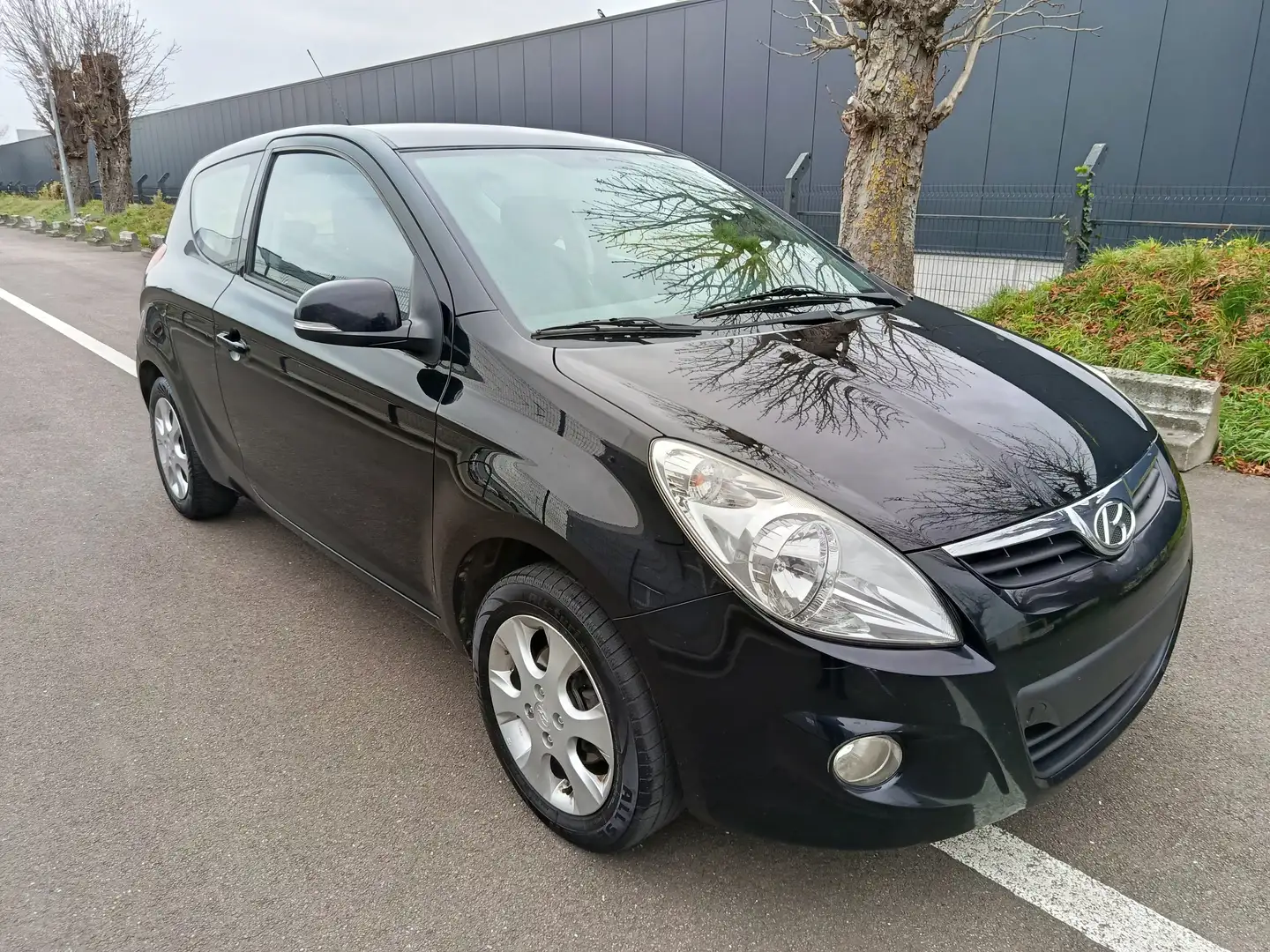 Hyundai i20 i20 1.2i Comfort MY2011 Zwart - 2