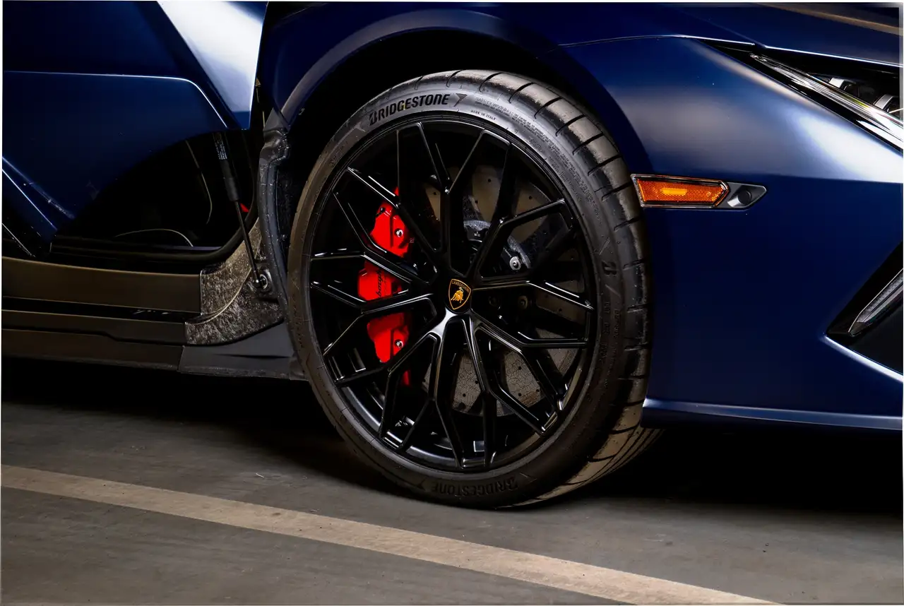 Lamborghini Revuelto снимка Lamborghini Revuelto