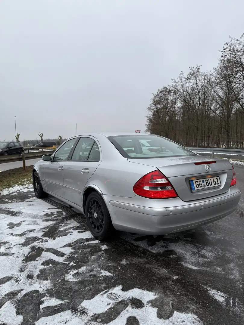Mercedes-Benz E 240 4Matic Elegance Silber - 2