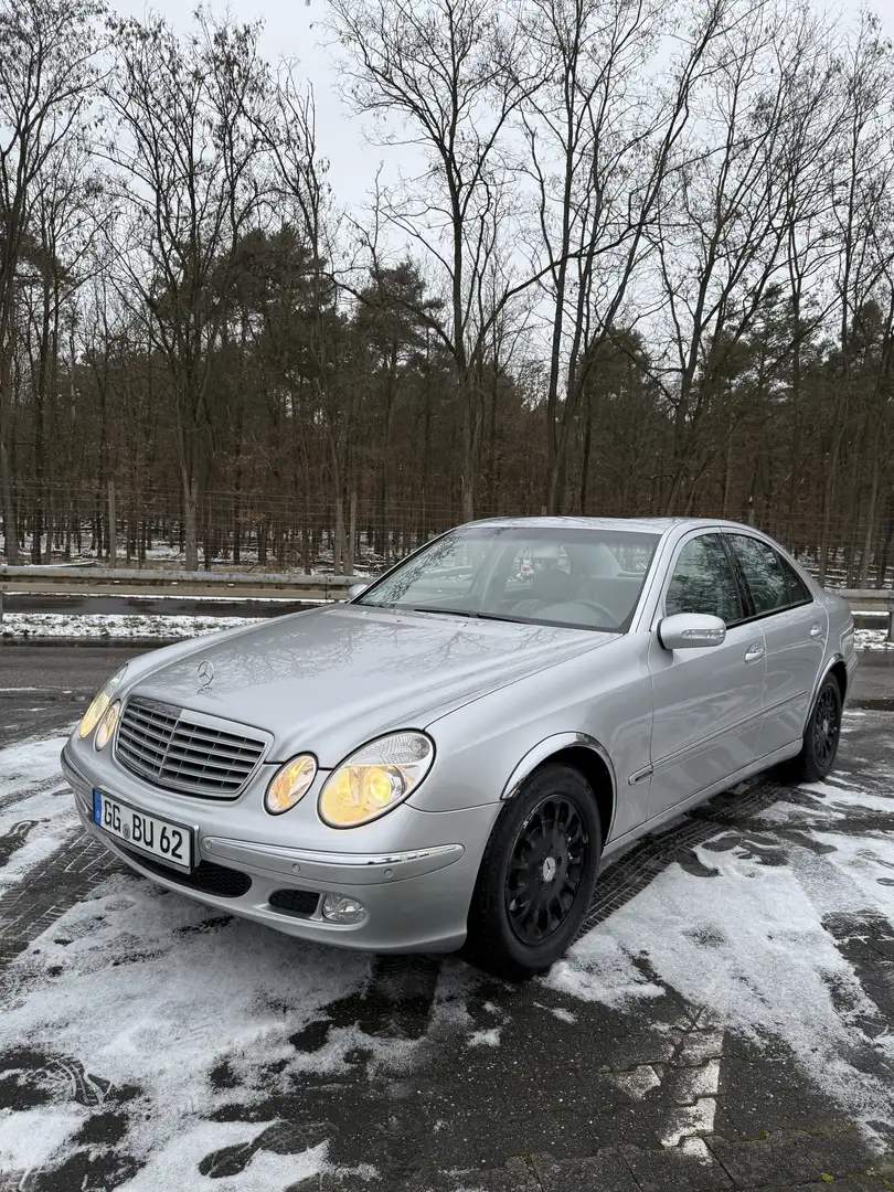 Mercedes-Benz E 240 4Matic Elegance Silber - 1