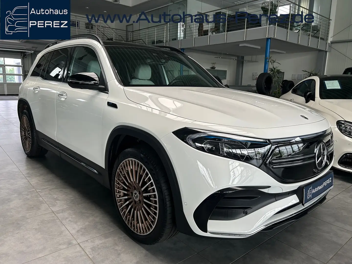 Mercedes-Benz EQB 350 Edition 1 DISTRONIC-PANORAMA-360° Blanc - 1