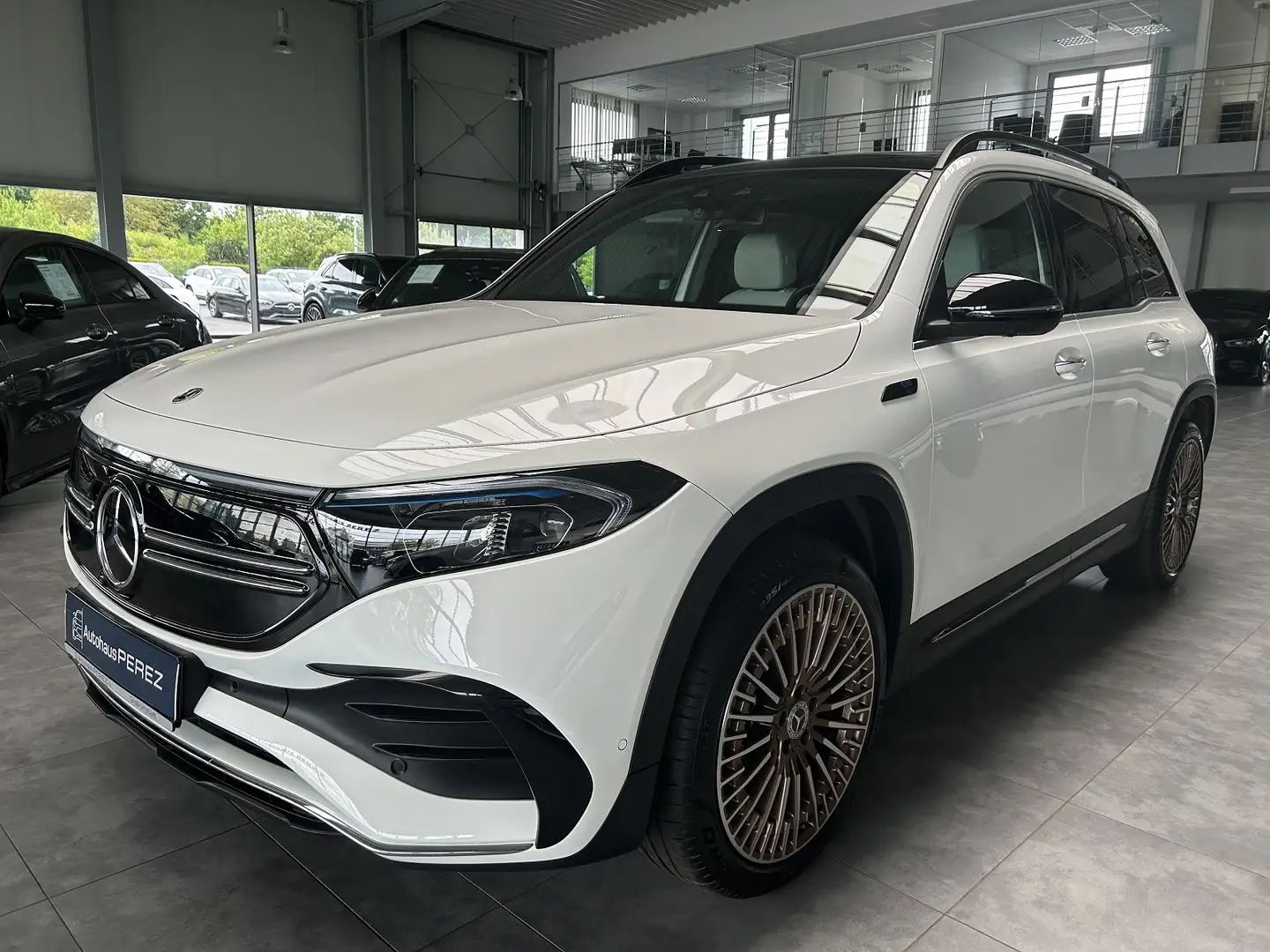 Mercedes-Benz EQB 350 Edition 1 DISTRONIC-PANORAMA-360° Blanc - 2