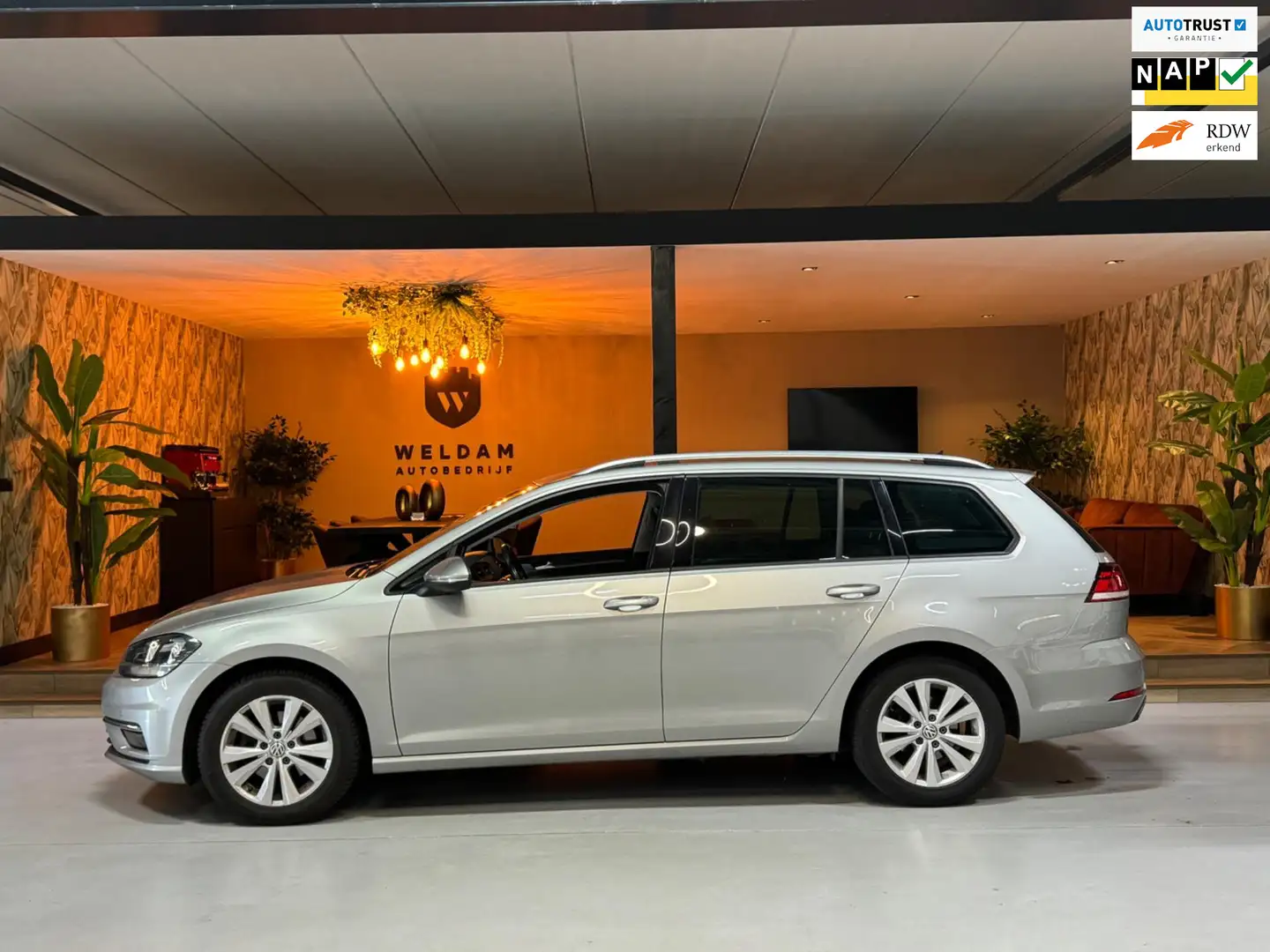 Volkswagen Golf Variant 1.6 TDI Comfortline Garantie Trekhaak CarPlay Mass Grijs - 1