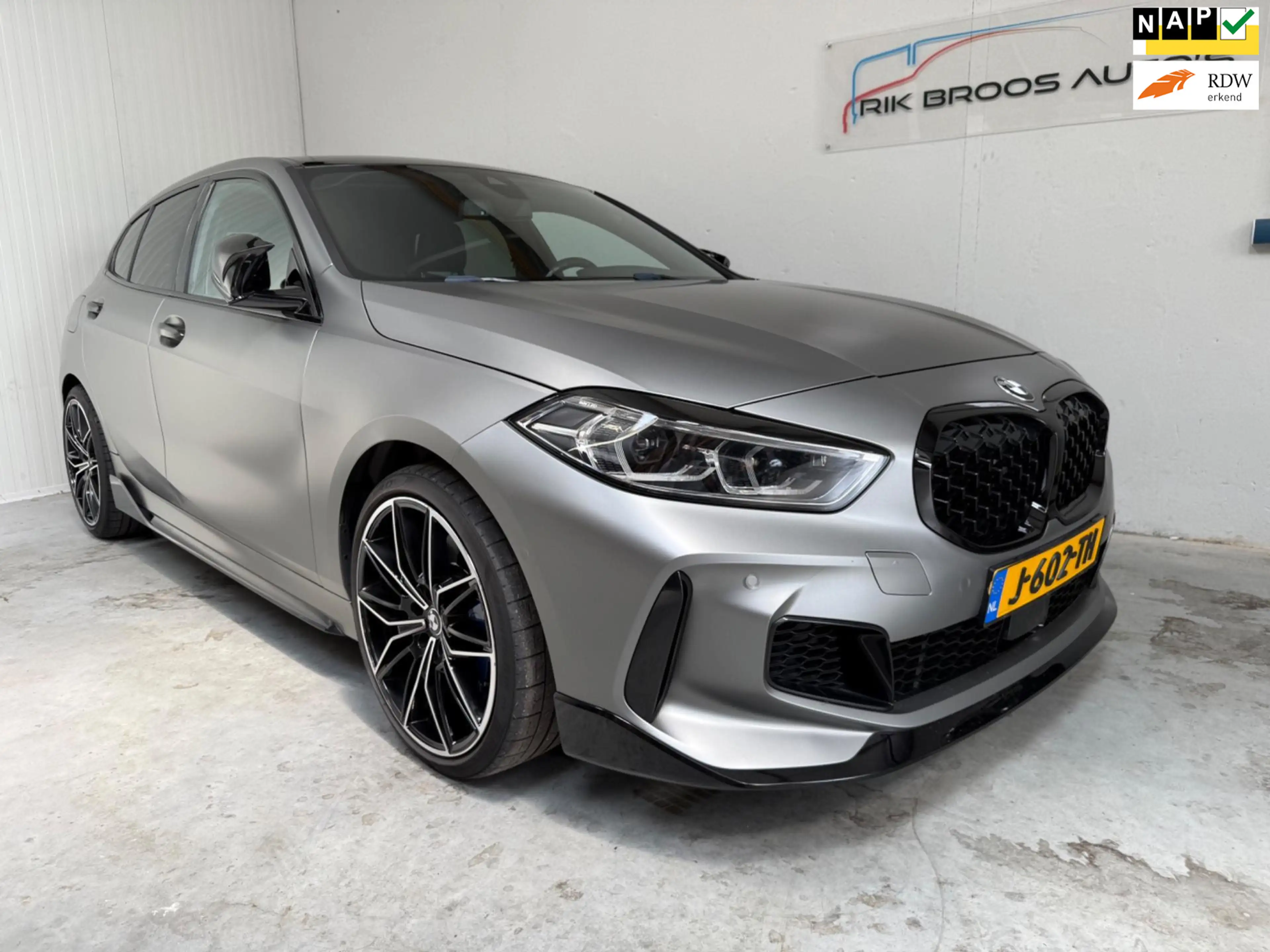 BMW 135 1-serie M135i xDrive High Executive