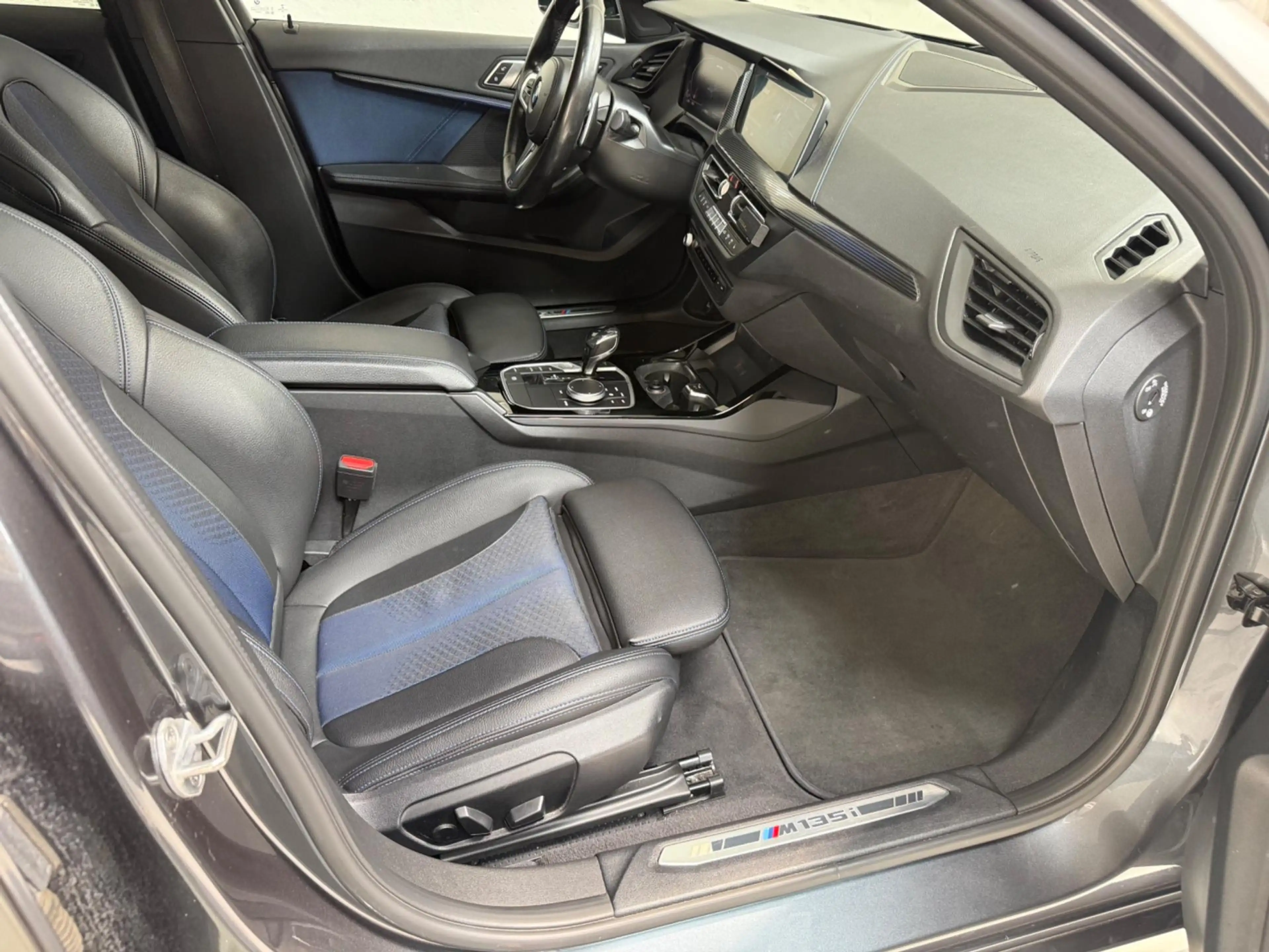 BMW 135 1-serie M135i xDrive High Executive — photo 10