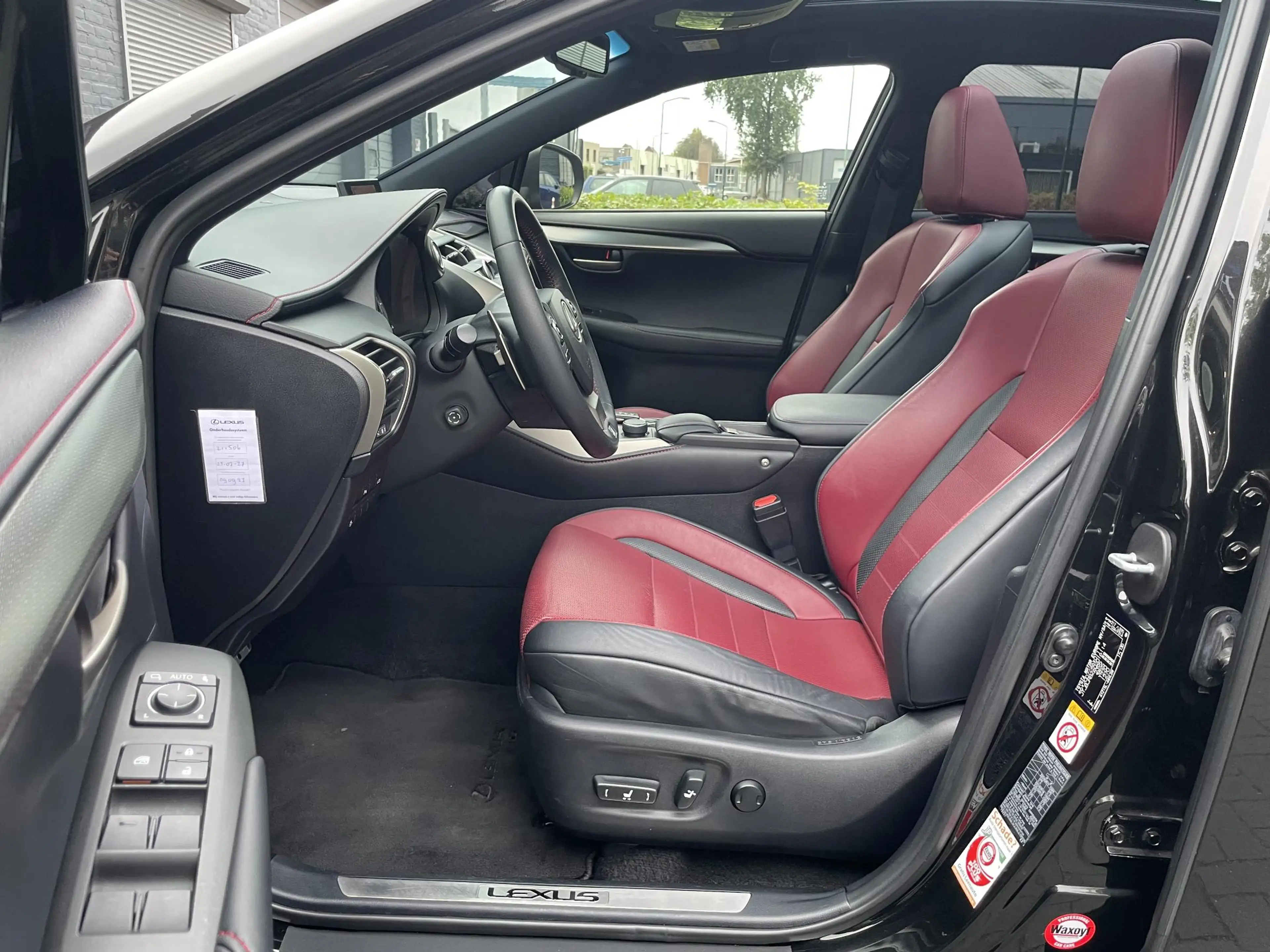 Lexus NX 300h AWD F-Sport Hybrid Dealer onderhouden — photo 11