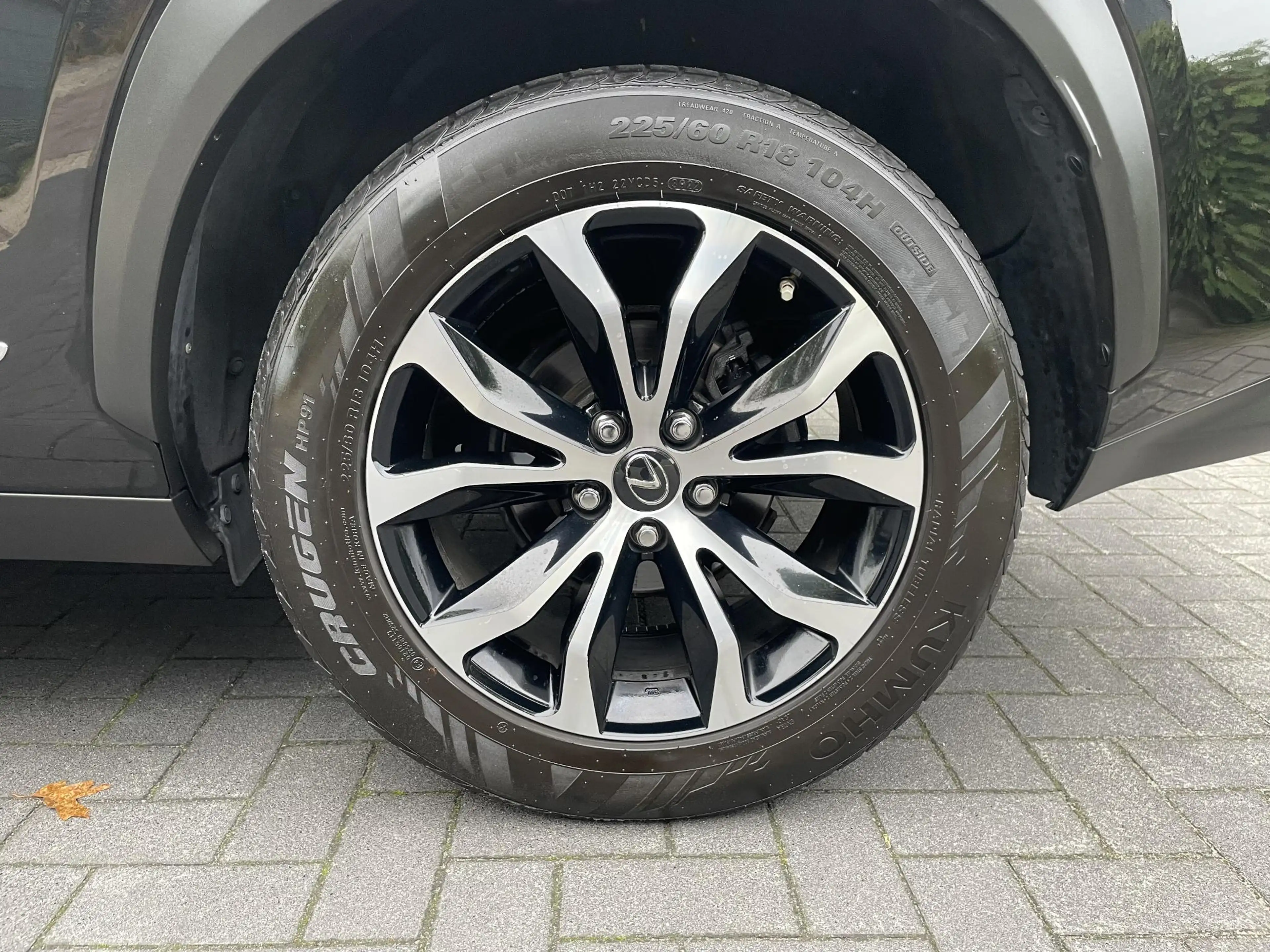 Lexus NX 300h AWD F-Sport Hybrid Dealer onderhouden — photo 10