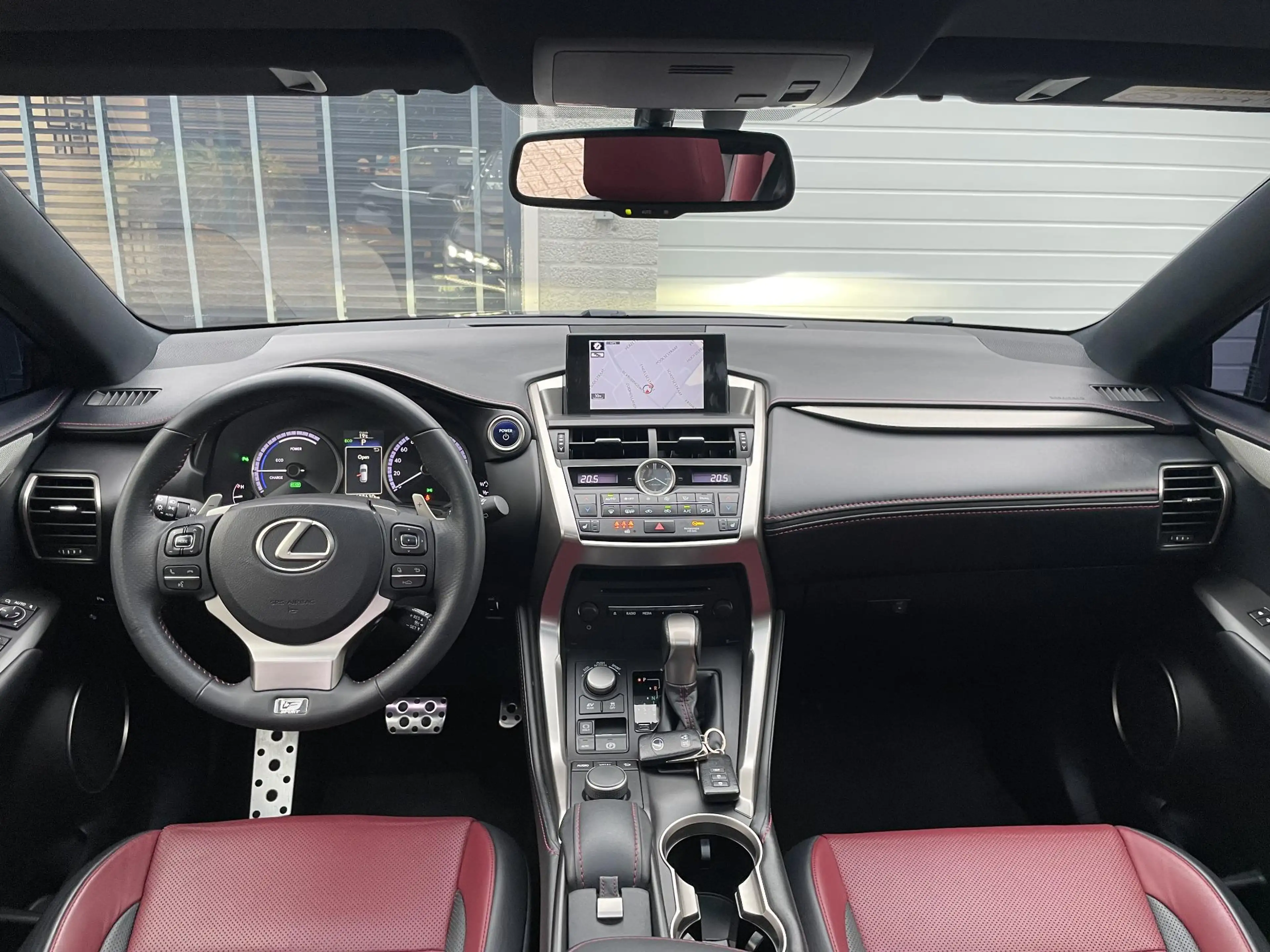 Lexus NX 300h AWD F-Sport Hybrid Dealer onderhouden — photo 14