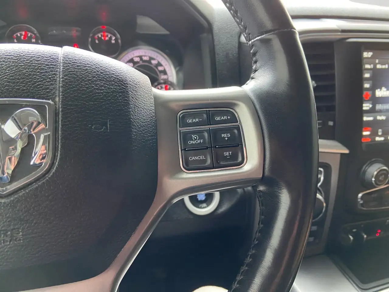 RAM 1500 снимка RAM 1500