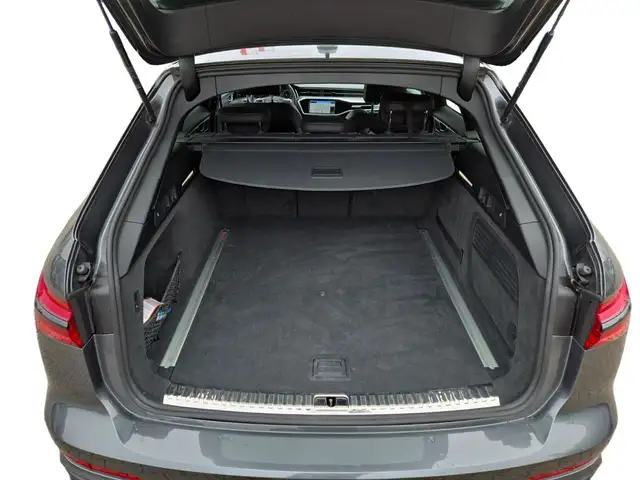 Audi A6 view 14