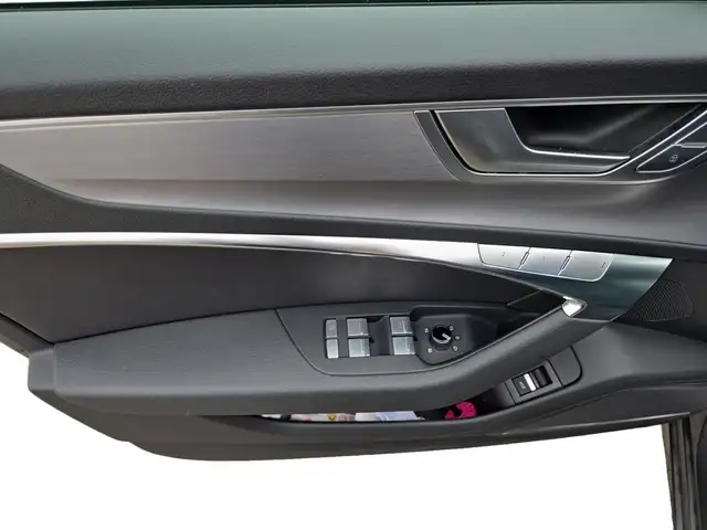 Audi A6 view 11