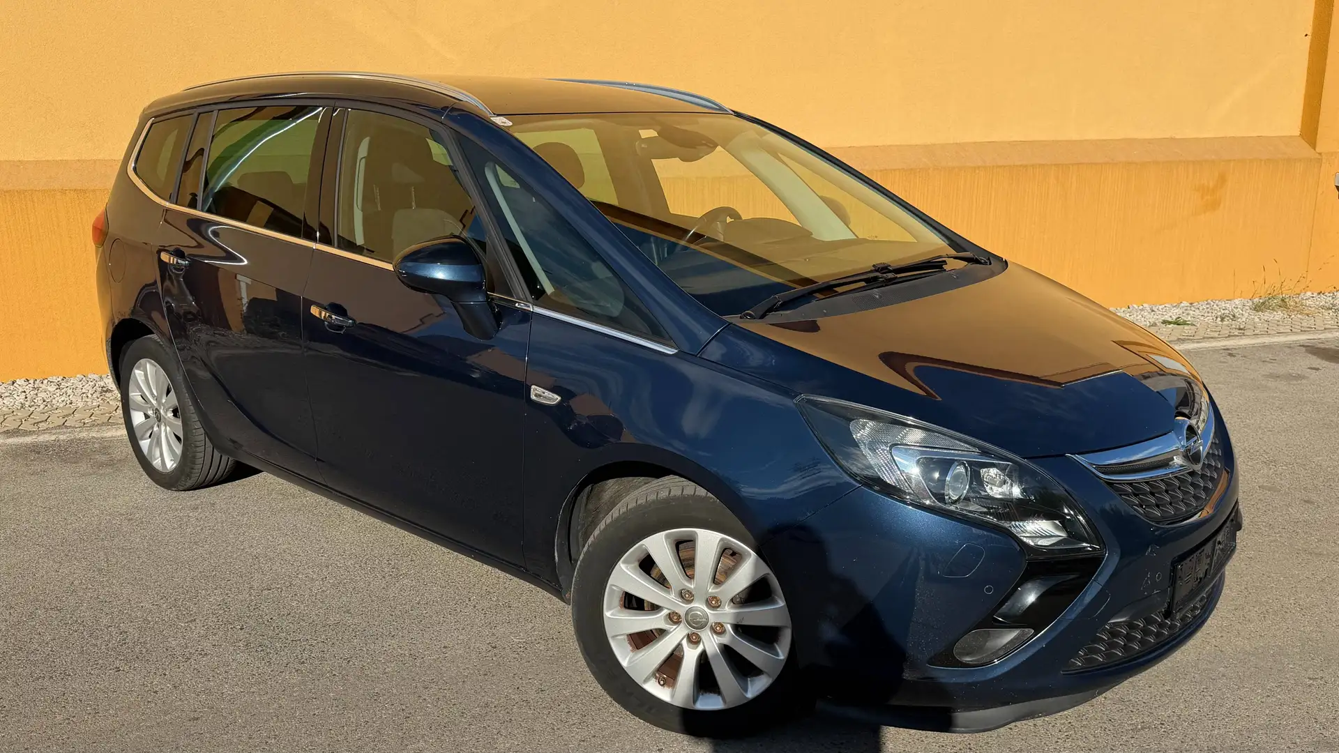 Opel Zafira Tourer Innovation Blau - 2
