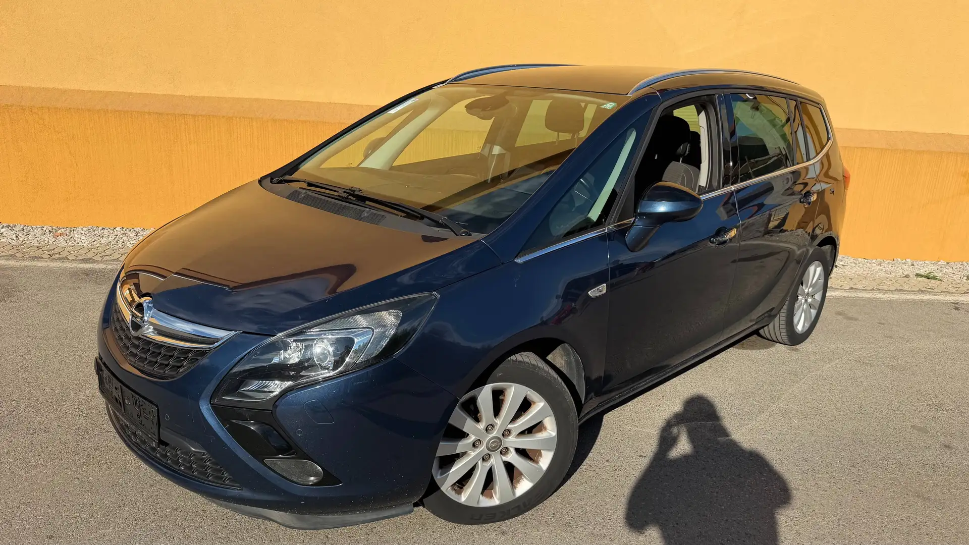 Opel Zafira Tourer Innovation Blau - 1