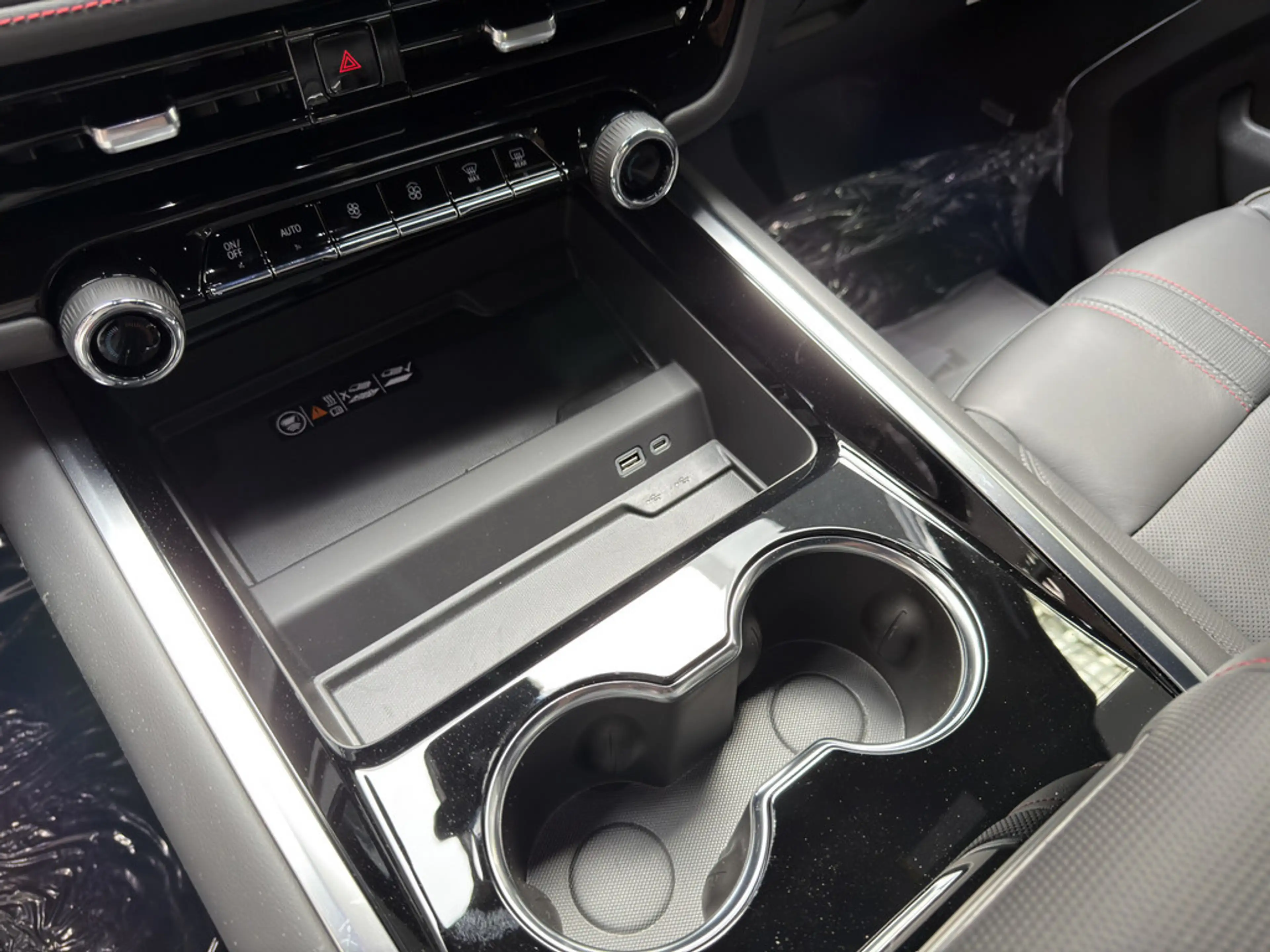 Chevrolet Tahoe 4WD RST MY26 BLACK VOLL 24" Fonds Monitore — photo 18