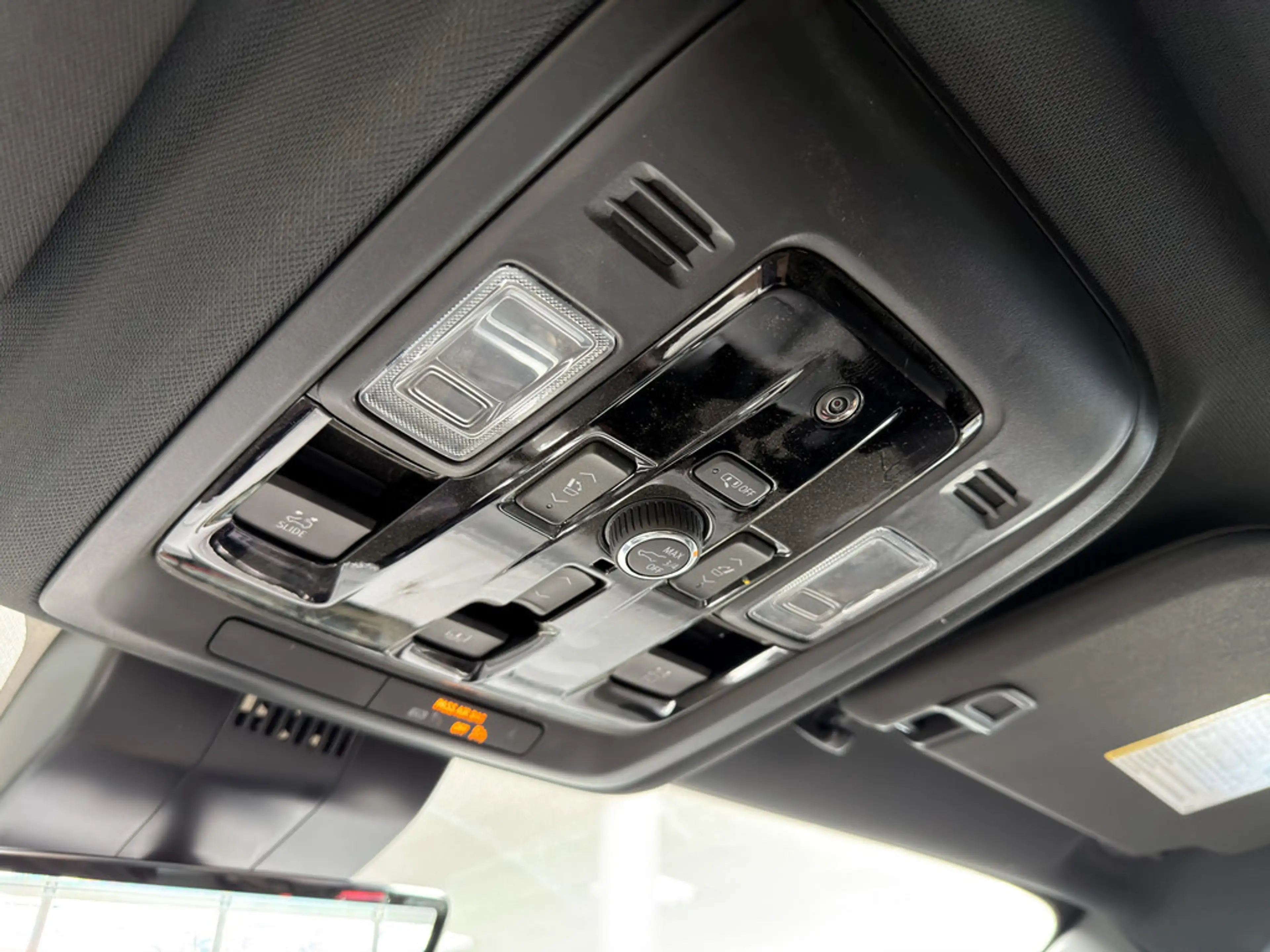 Chevrolet Tahoe 4WD RST MY26 BLACK VOLL 24" Fonds Monitore — photo 26