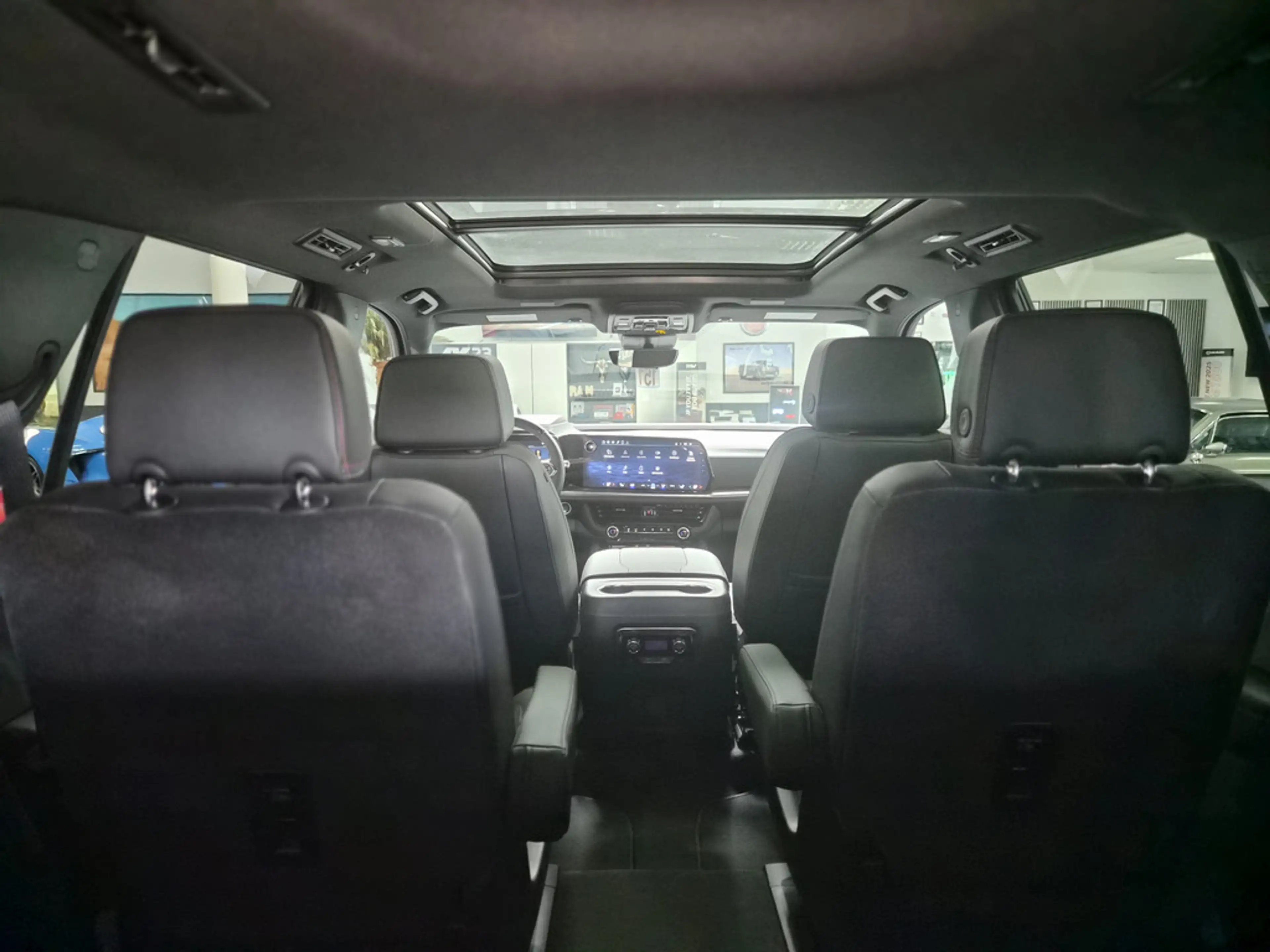 Chevrolet Tahoe 4WD RST MY26 BLACK VOLL 24" Fonds Monitore — photo 40