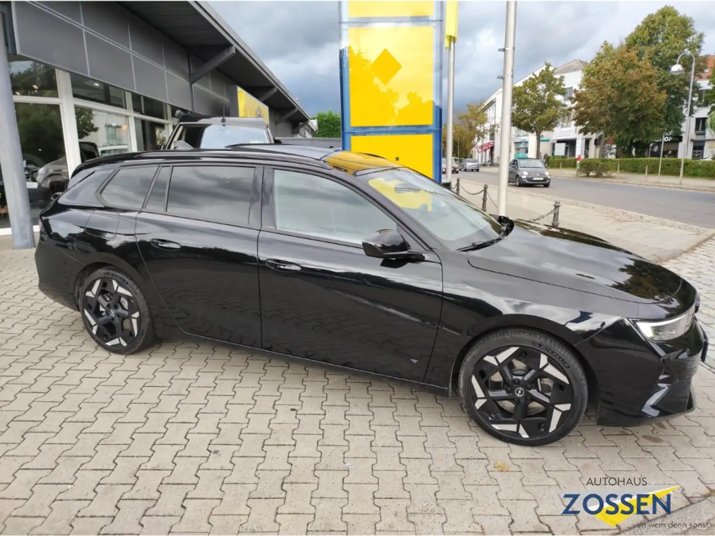 Opel Astra L Sports Tourer GSe Plug-in-Hybrid 1.6 Turbo 224PS Schwarz - 1