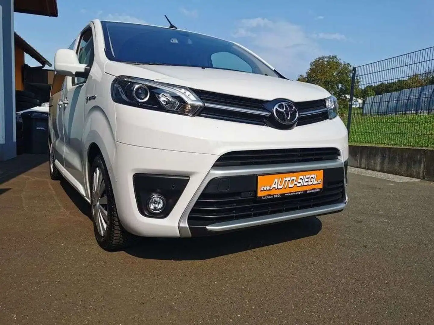 Toyota Proace Pro Ace Verso EV75 KW Family+Medium Weiß - 2