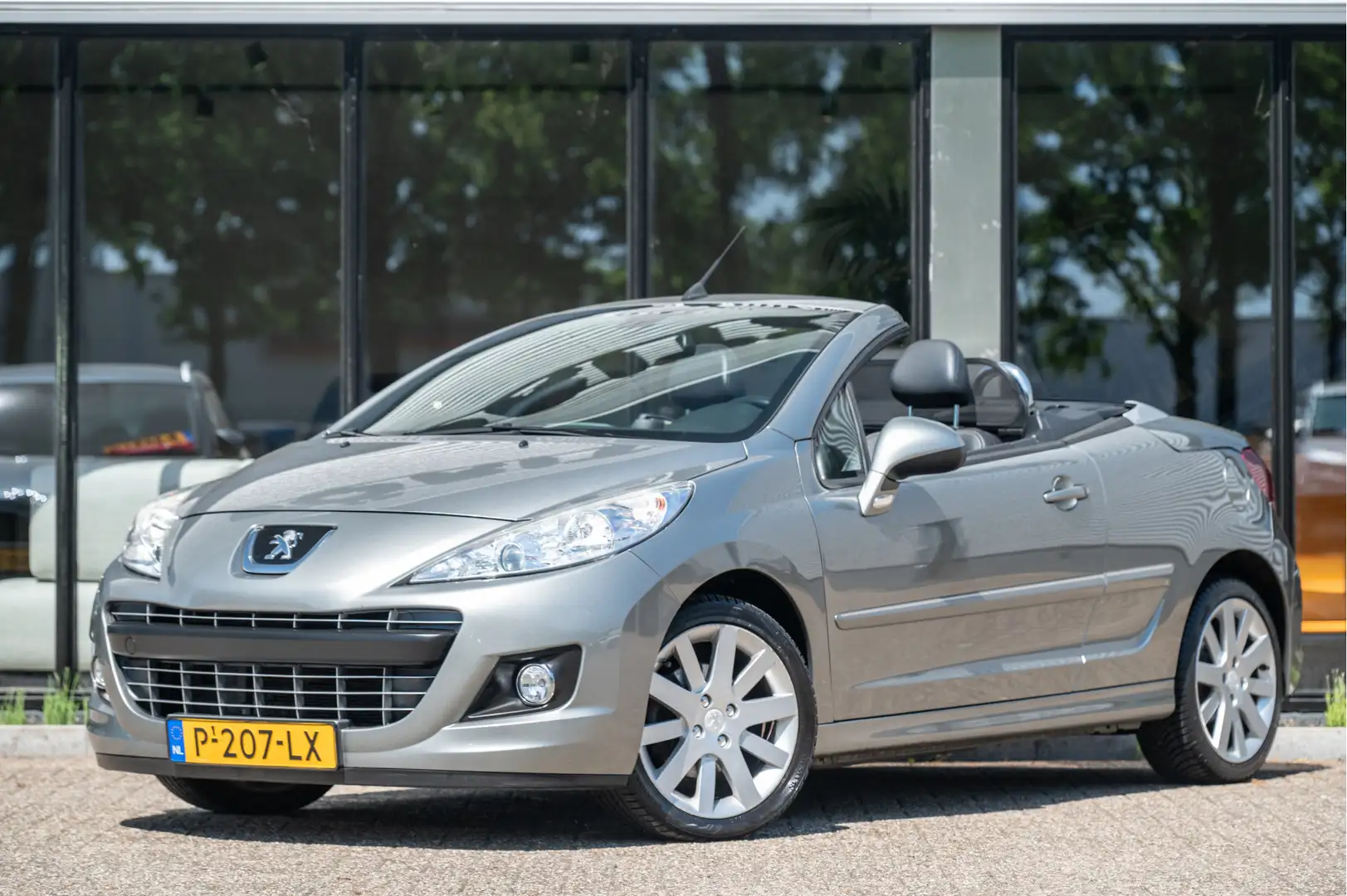 Peugeot 207 CC 1.6 VTi Roland Garros Automaat | PDC | Stoelver Gris - 1