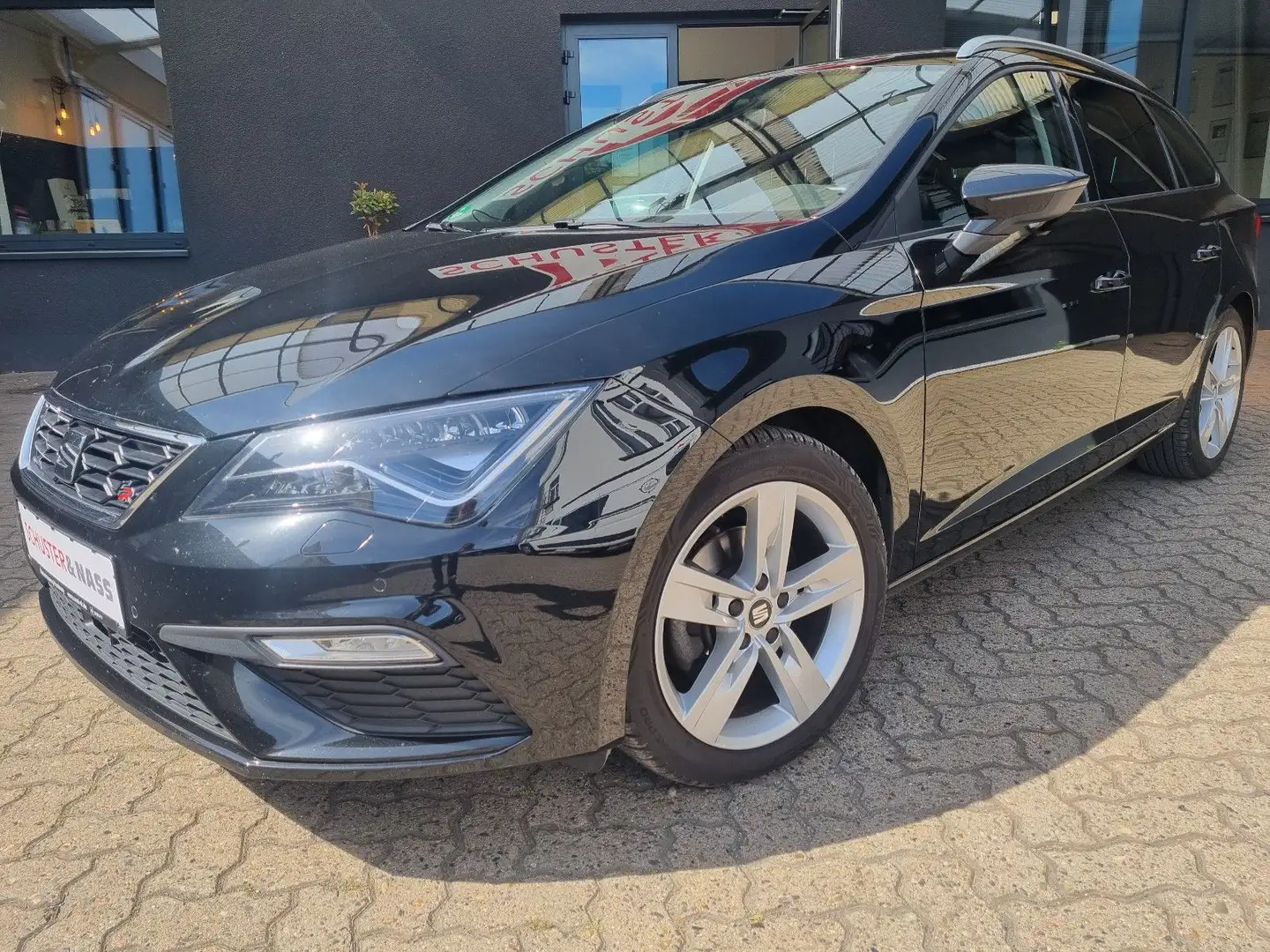 SEAT Leon ST FR* PDC* LED*Navi* Sport*Tempomat Zwart - 2