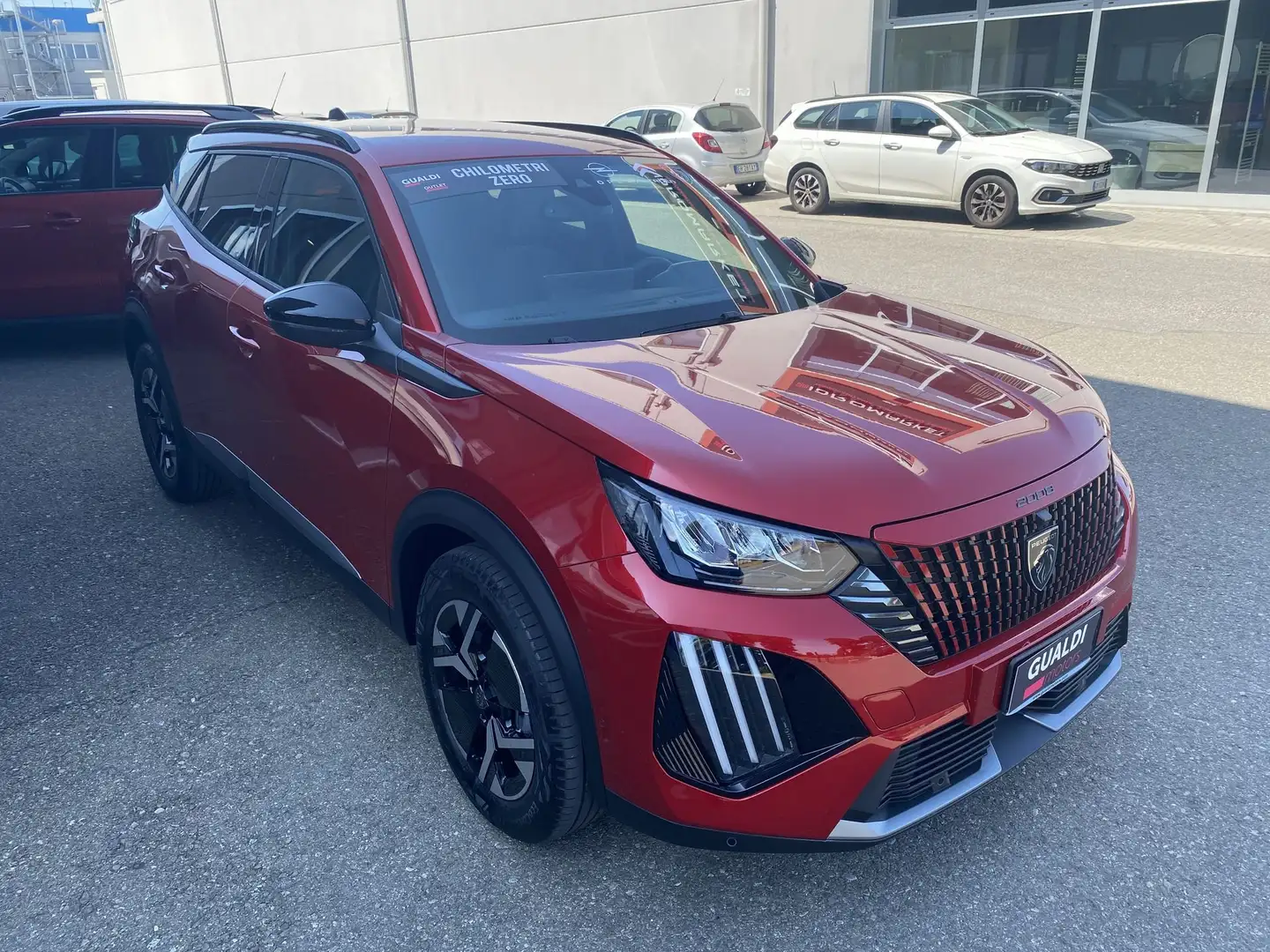 Peugeot 2008 Hybrid 136 e-DCS6 Allure Rosso - 2