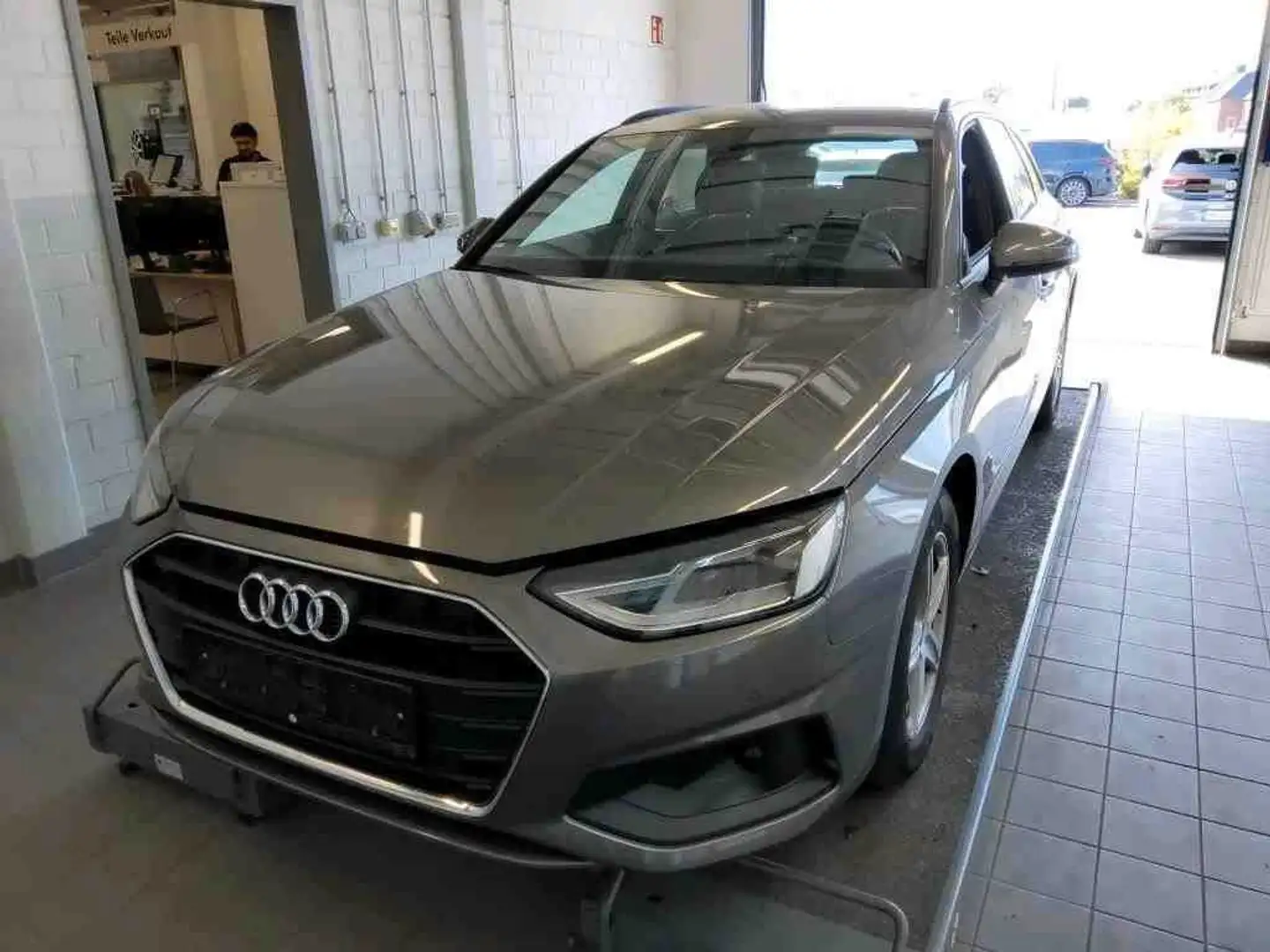 Audi A4 Avant 35 TDI Aut. Tour Navi SHZ LED Sthz Grau - 1