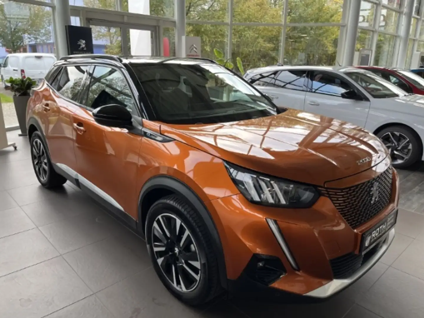 Peugeot 2008 e- Elektromotor 136 Elektro GT Pack ACC Apple CarP Oranje - 2