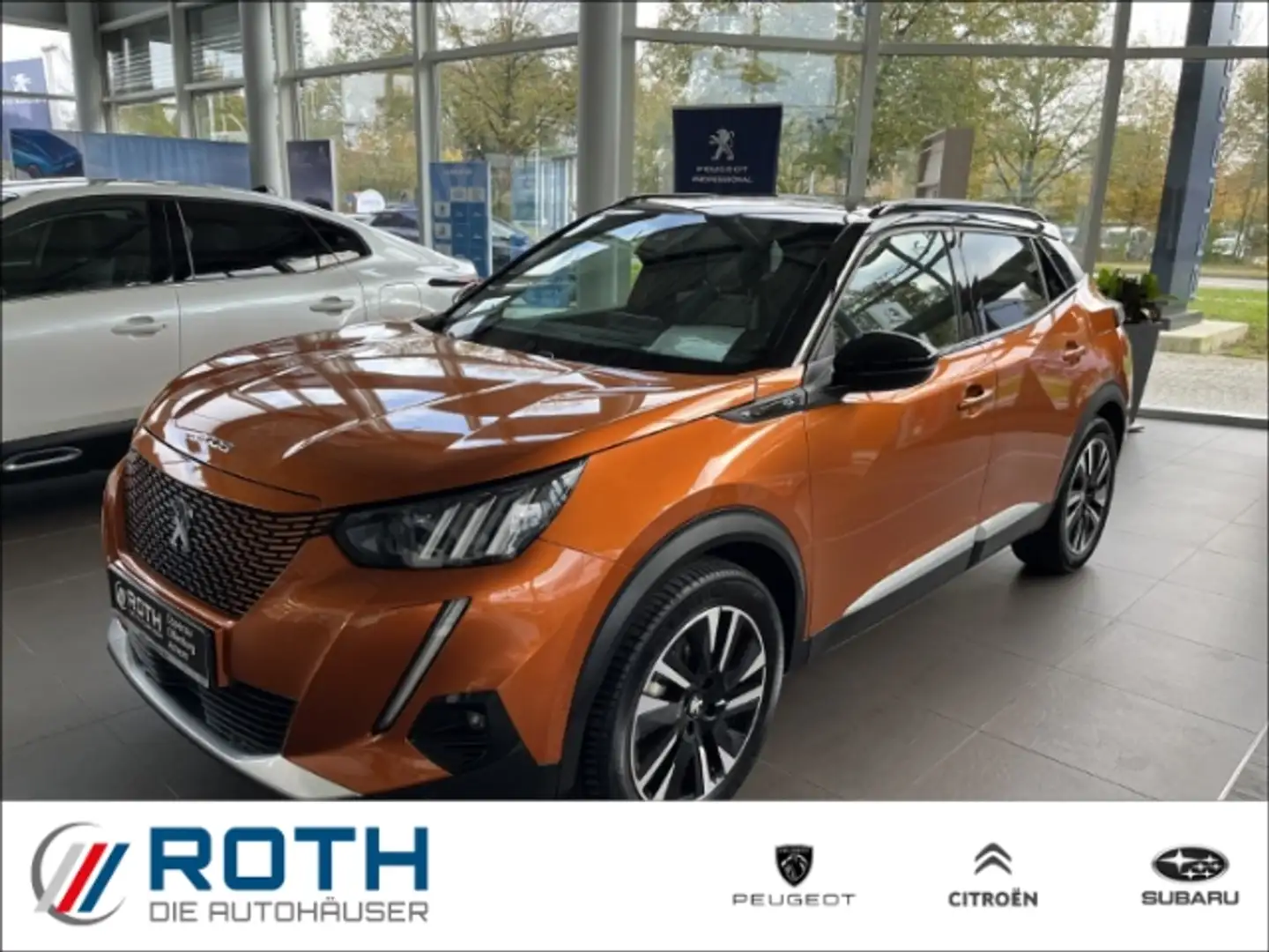 Peugeot 2008 e- Elektromotor 136 Elektro GT Pack ACC Apple CarP Oranje - 1