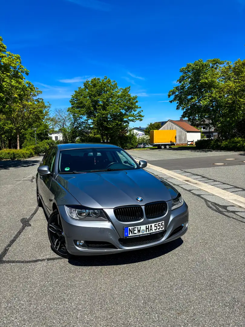 BMW 318 BMW E90 318i Limousine Baujahr 2009 Gri - 1