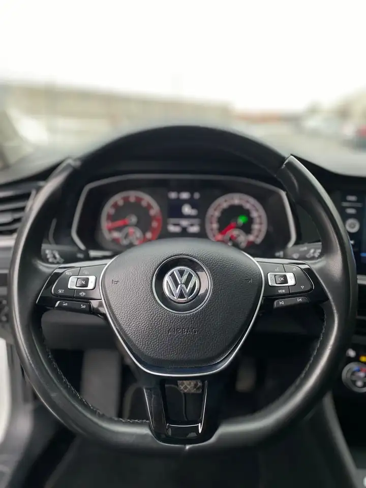 Volkswagen Jetta снимка Volkswagen Jetta