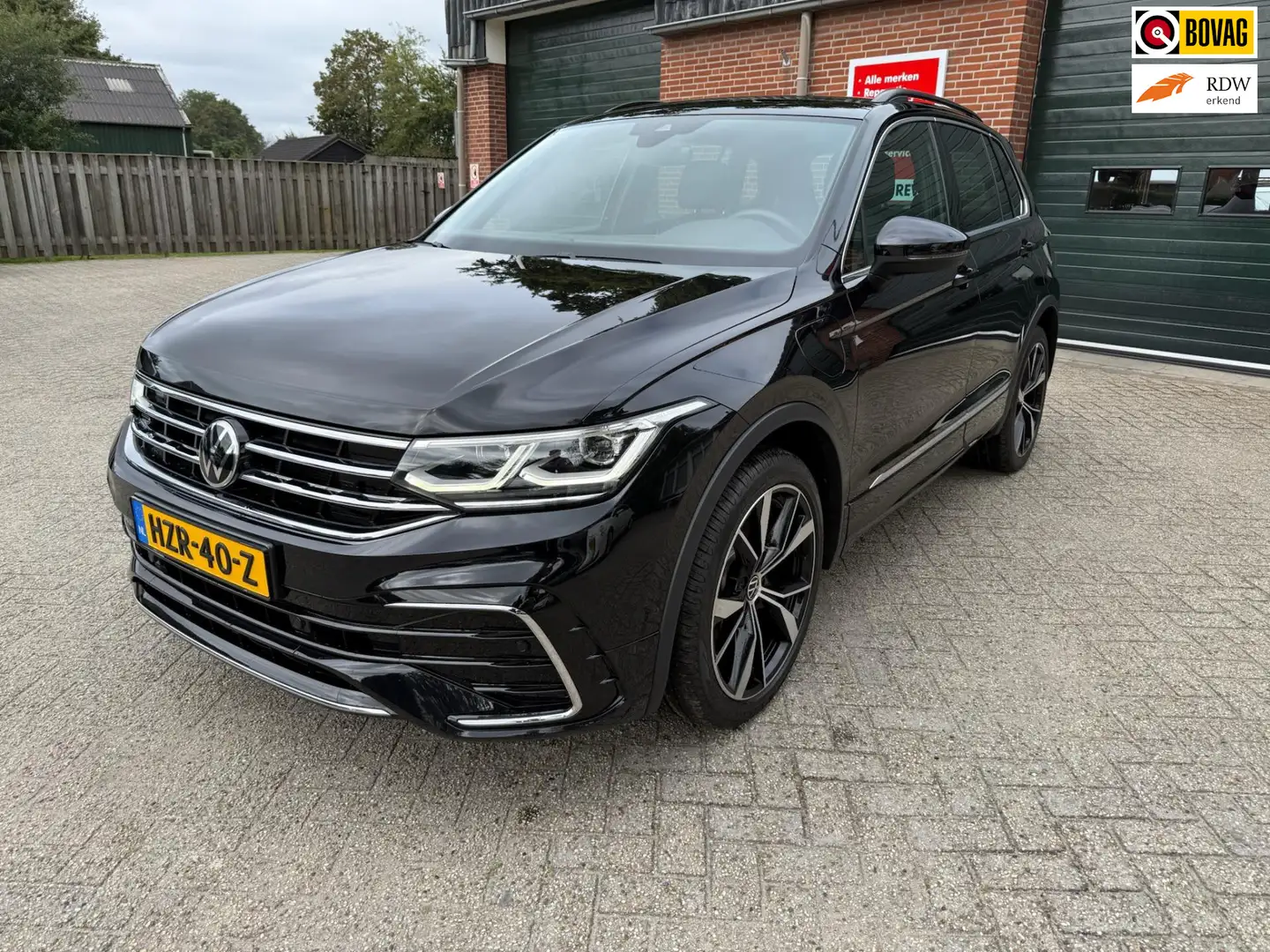 Volkswagen Tiguan 1.4 TSI eHybrid R-Line Business+ Zwart - 1