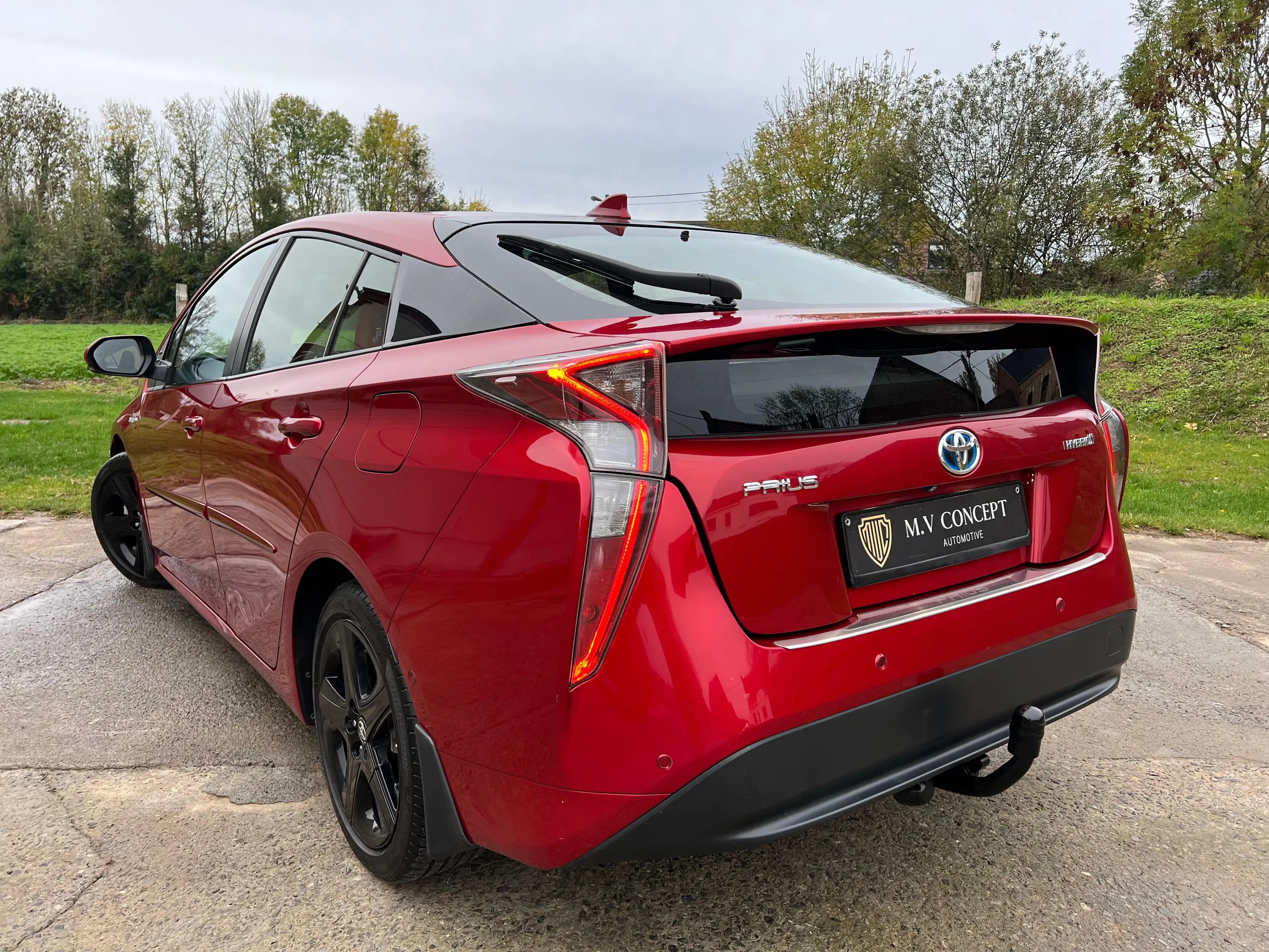 Toyota Prius Prius 1.8i Hybrid ***Red Edition*** — photo 3