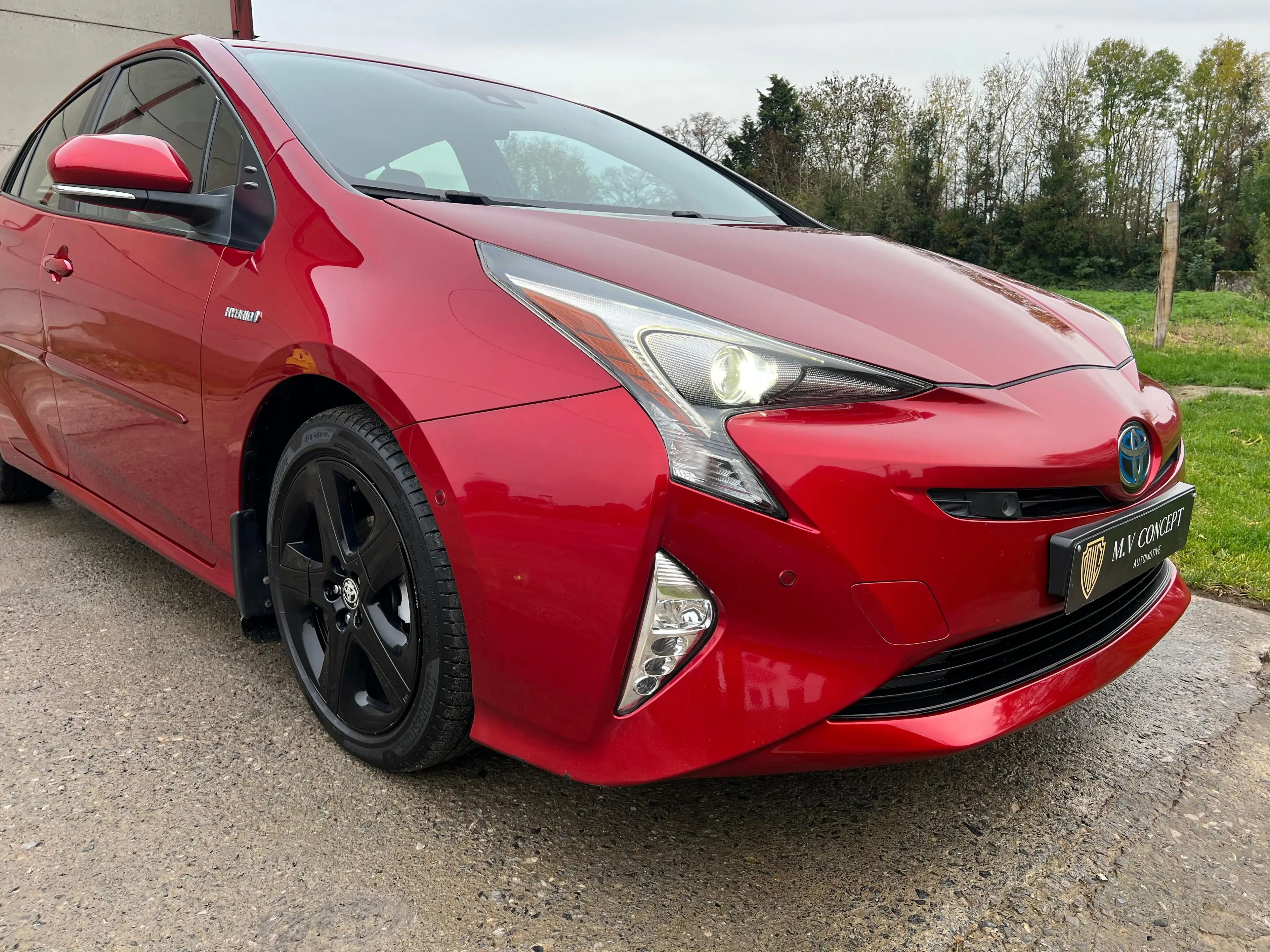 Toyota Prius Prius 1.8i Hybrid ***Red Edition*** — photo 12