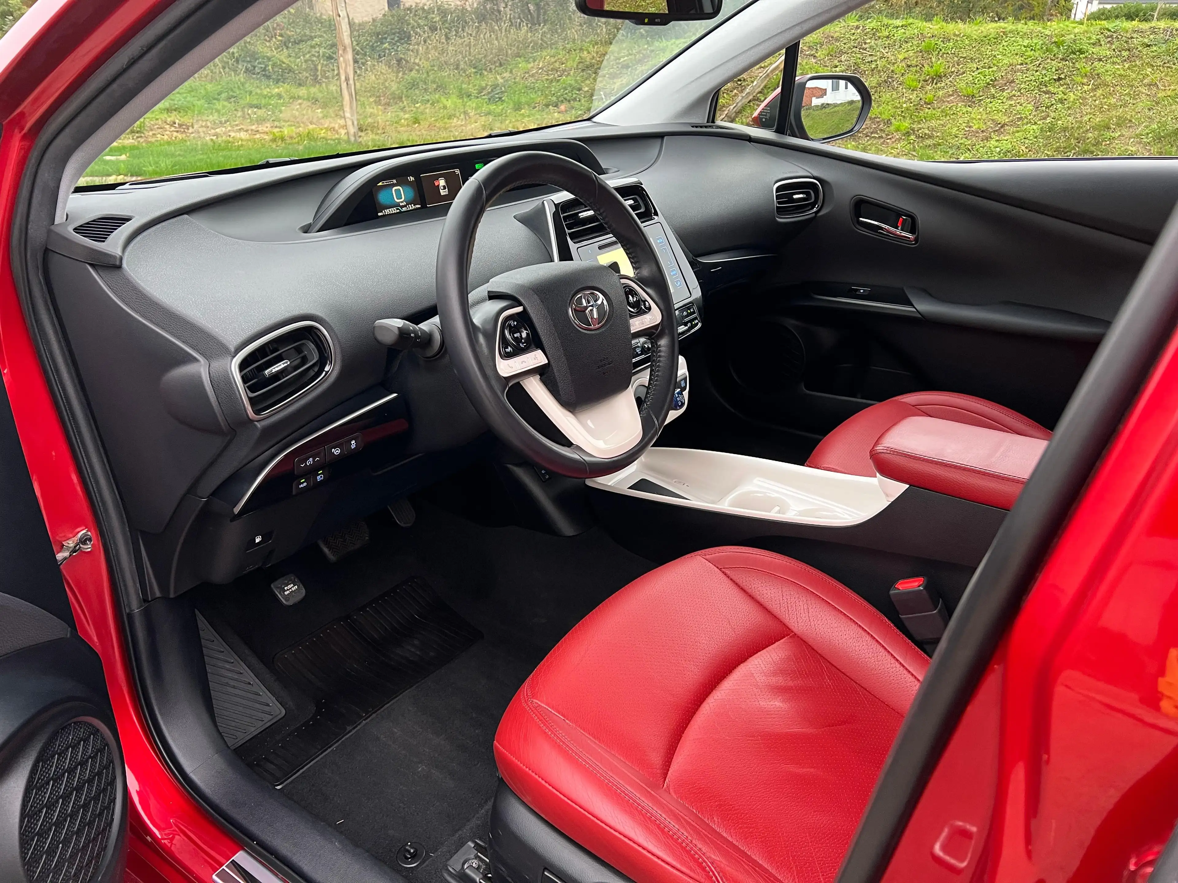 Toyota Prius Prius 1.8i Hybrid ***Red Edition*** — photo 14